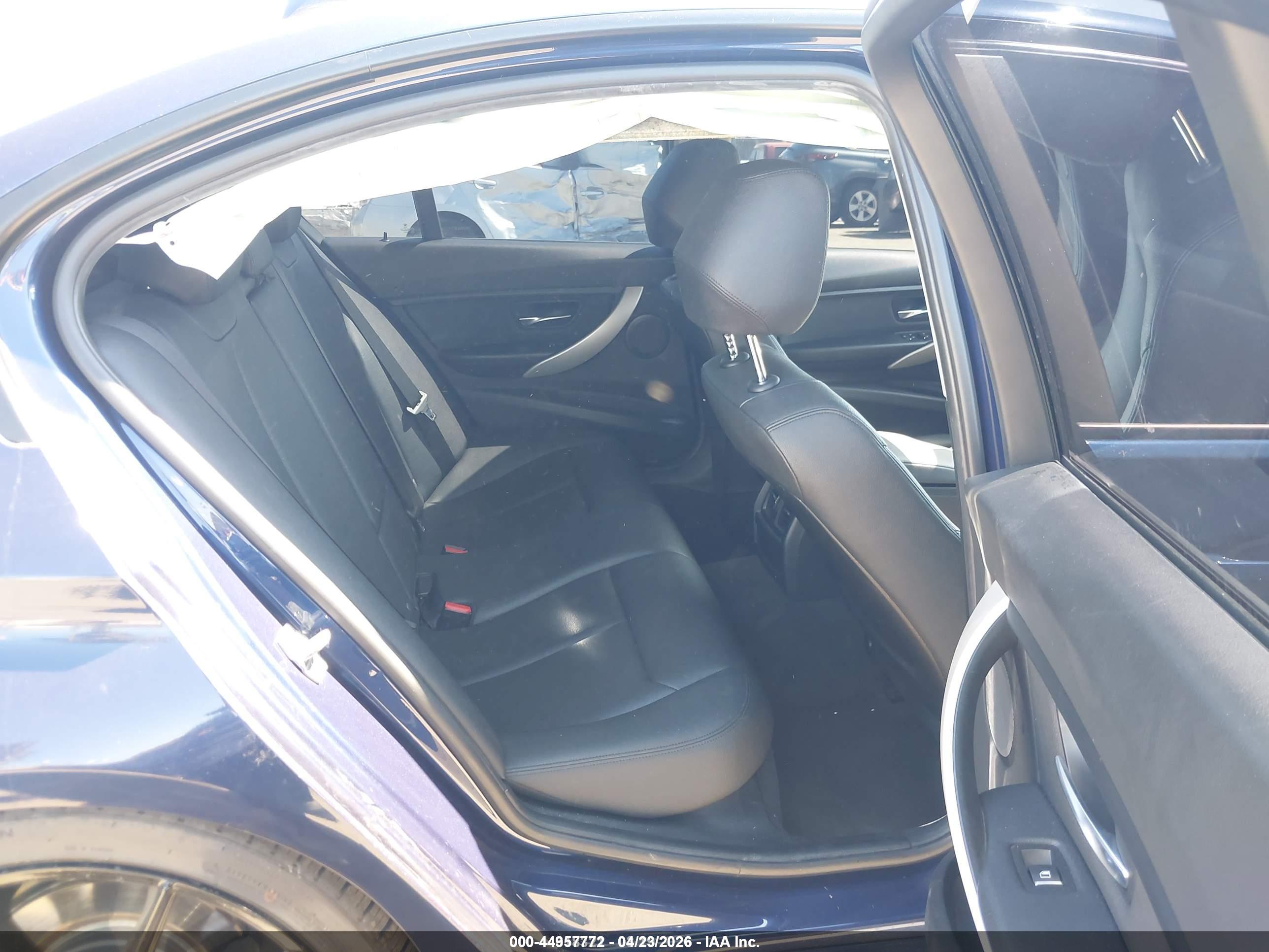 BMW 320I image 8