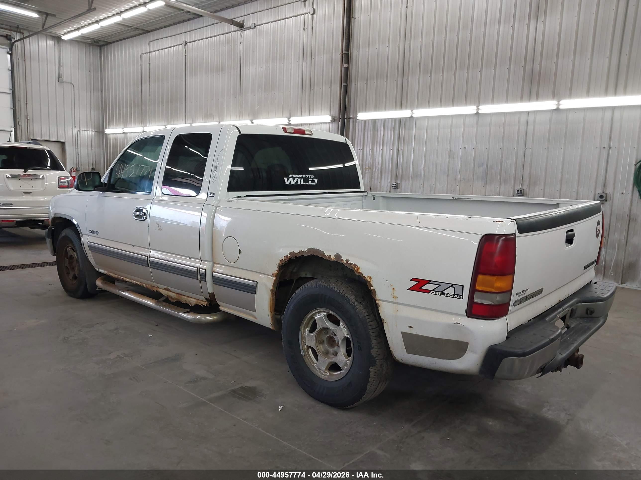 CHEVROLET SILVERADO image 3
