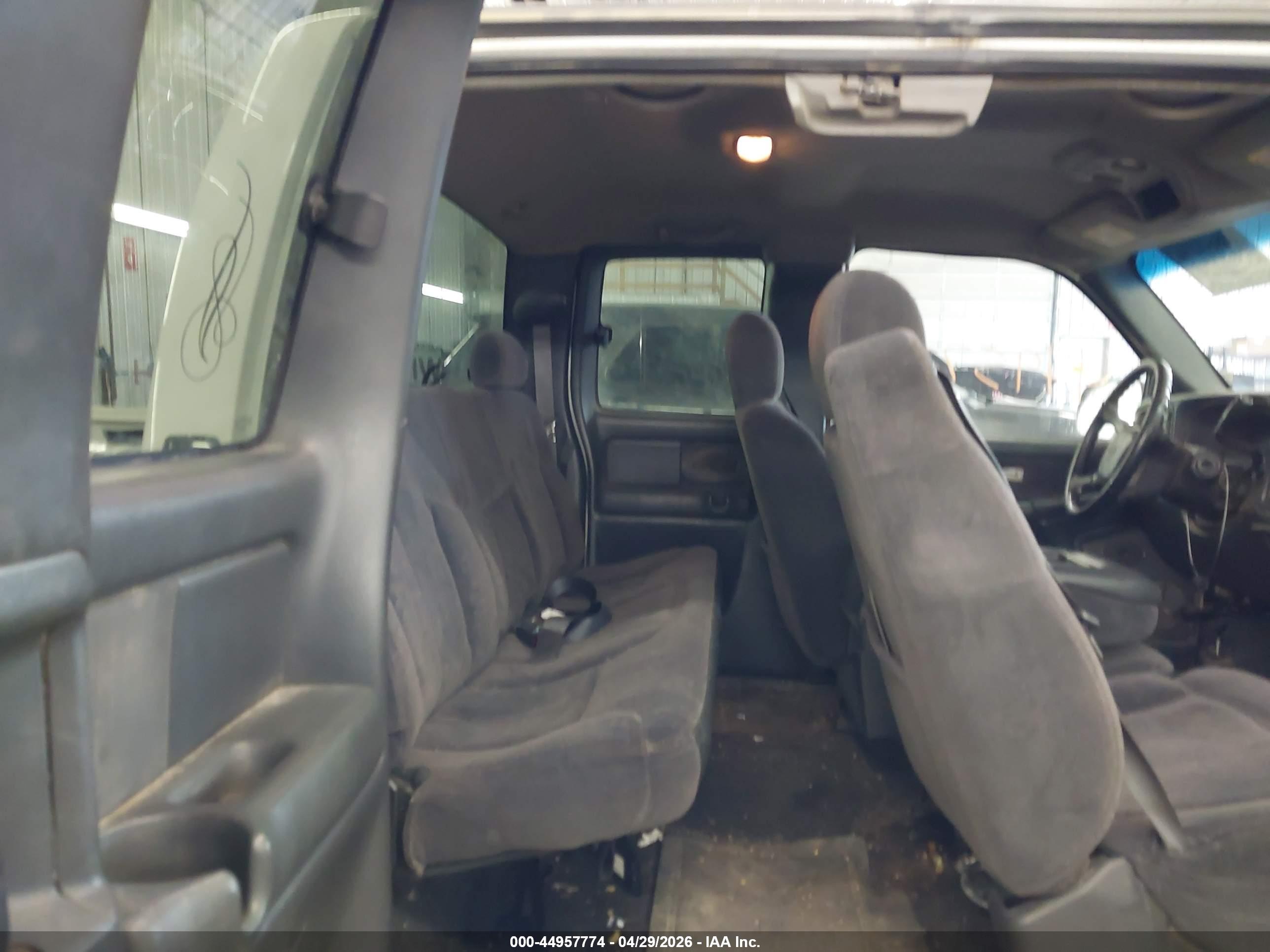 CHEVROLET SILVERADO image 8