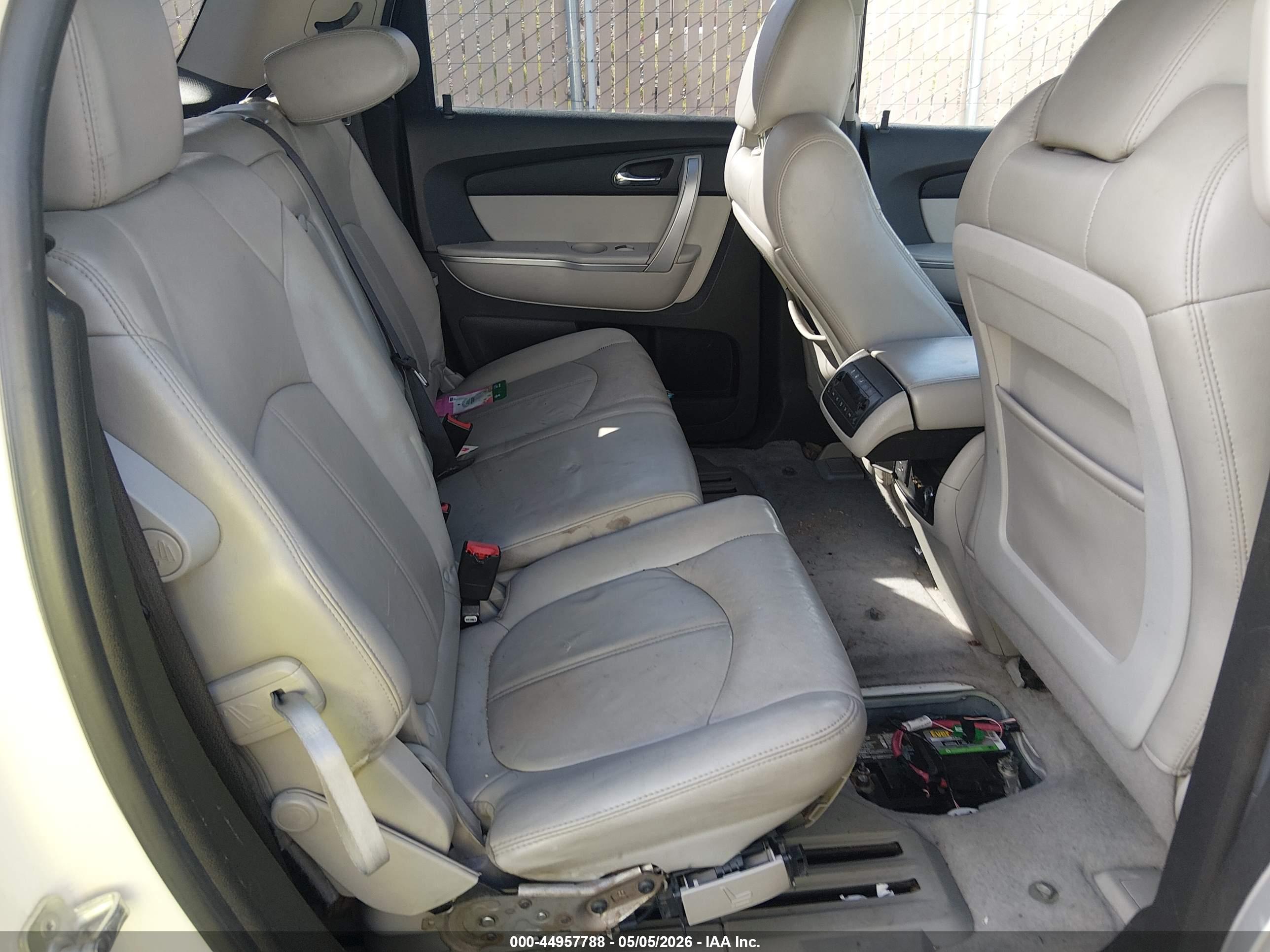 GMC ACADIA image 8