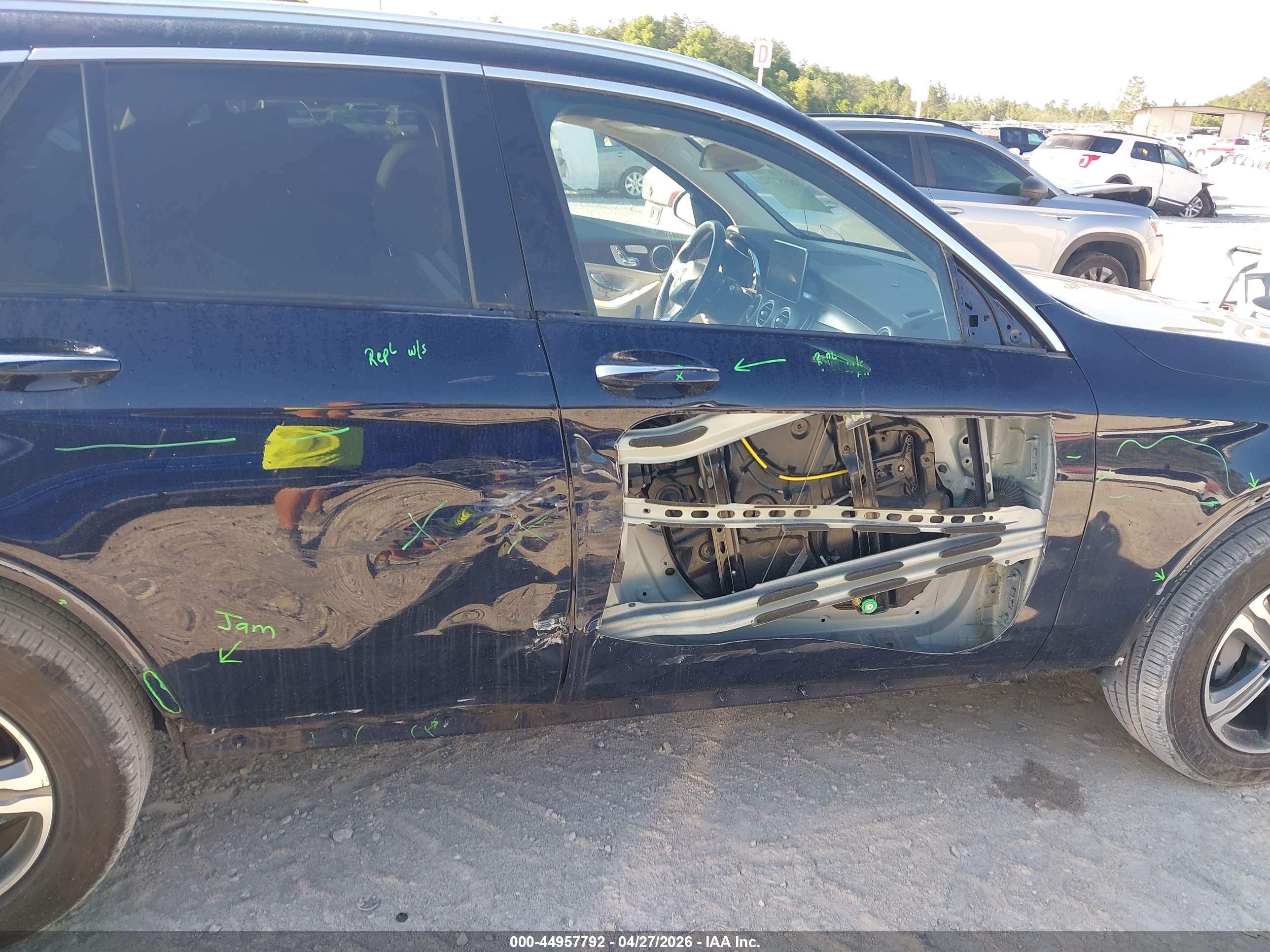 MERCEDES-BENZ GLC image 6