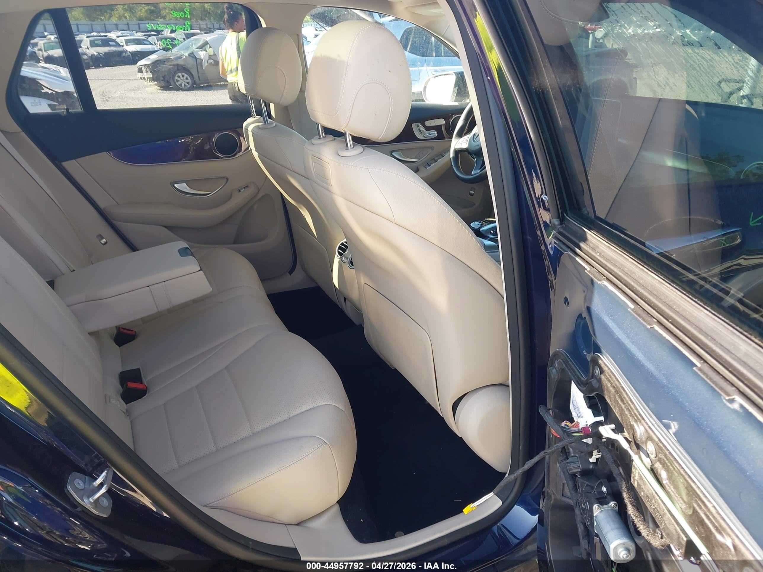 MERCEDES-BENZ GLC image 8