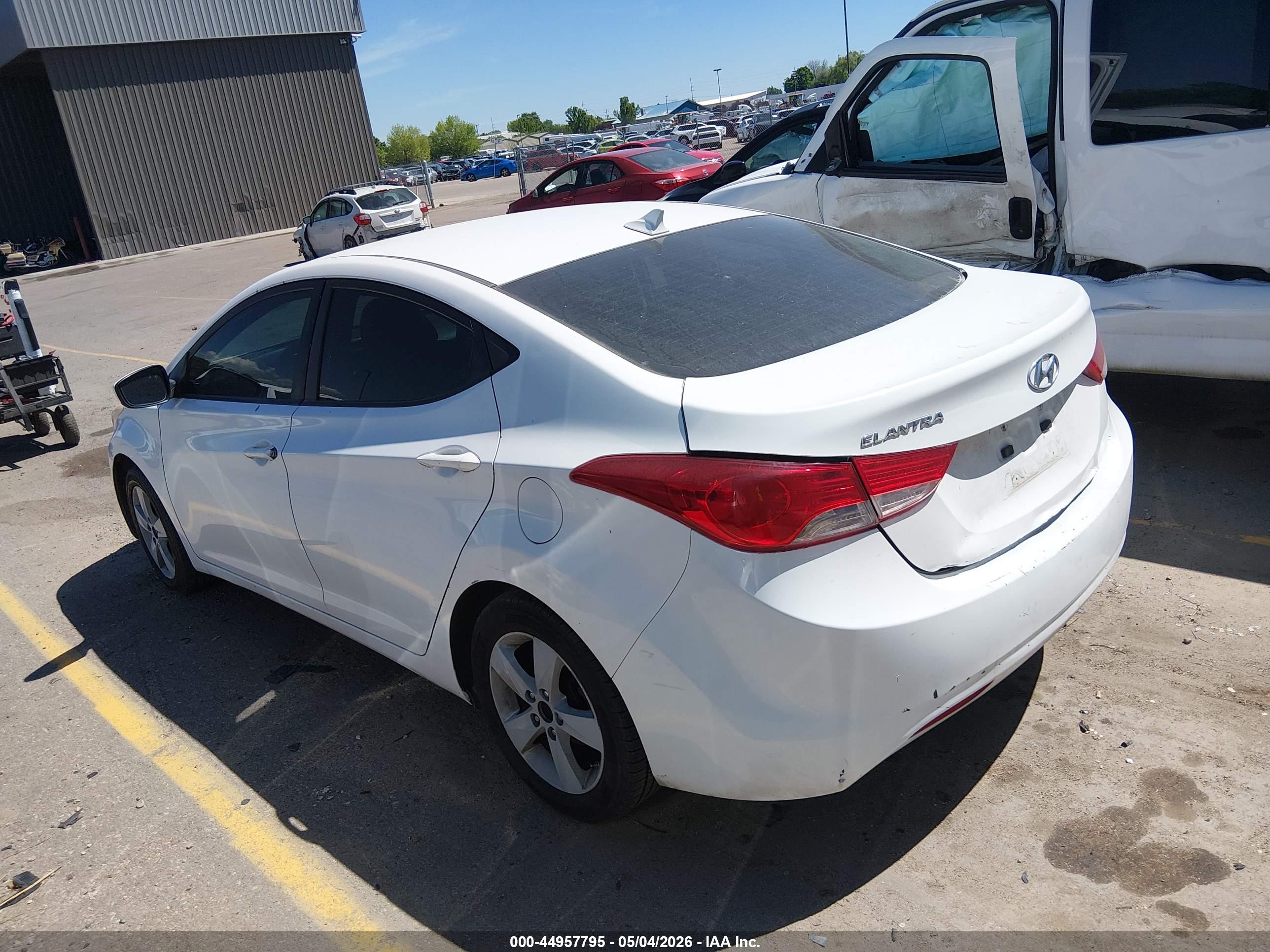 HYUNDAI ELANTRA image 3