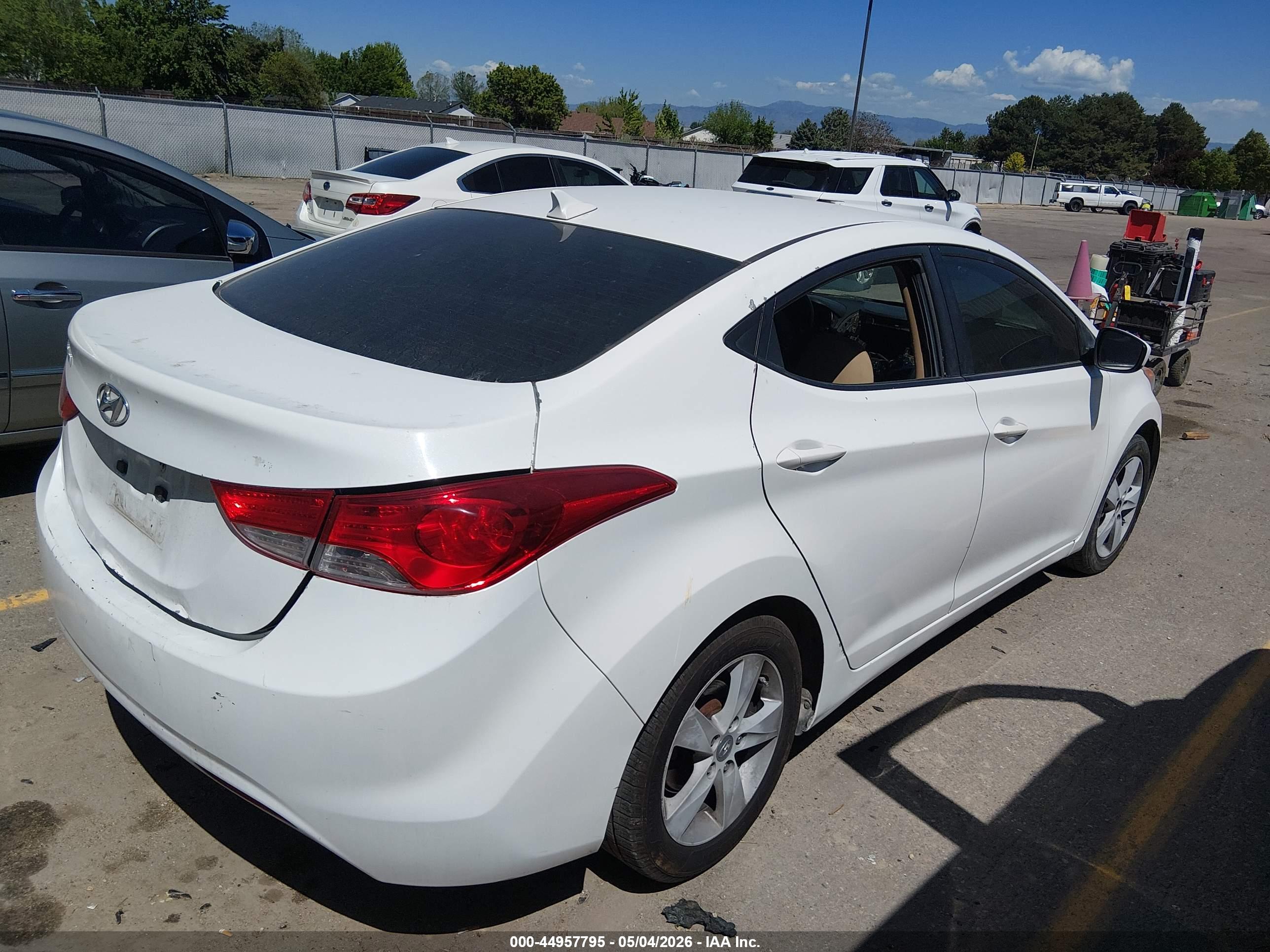 HYUNDAI ELANTRA image 4