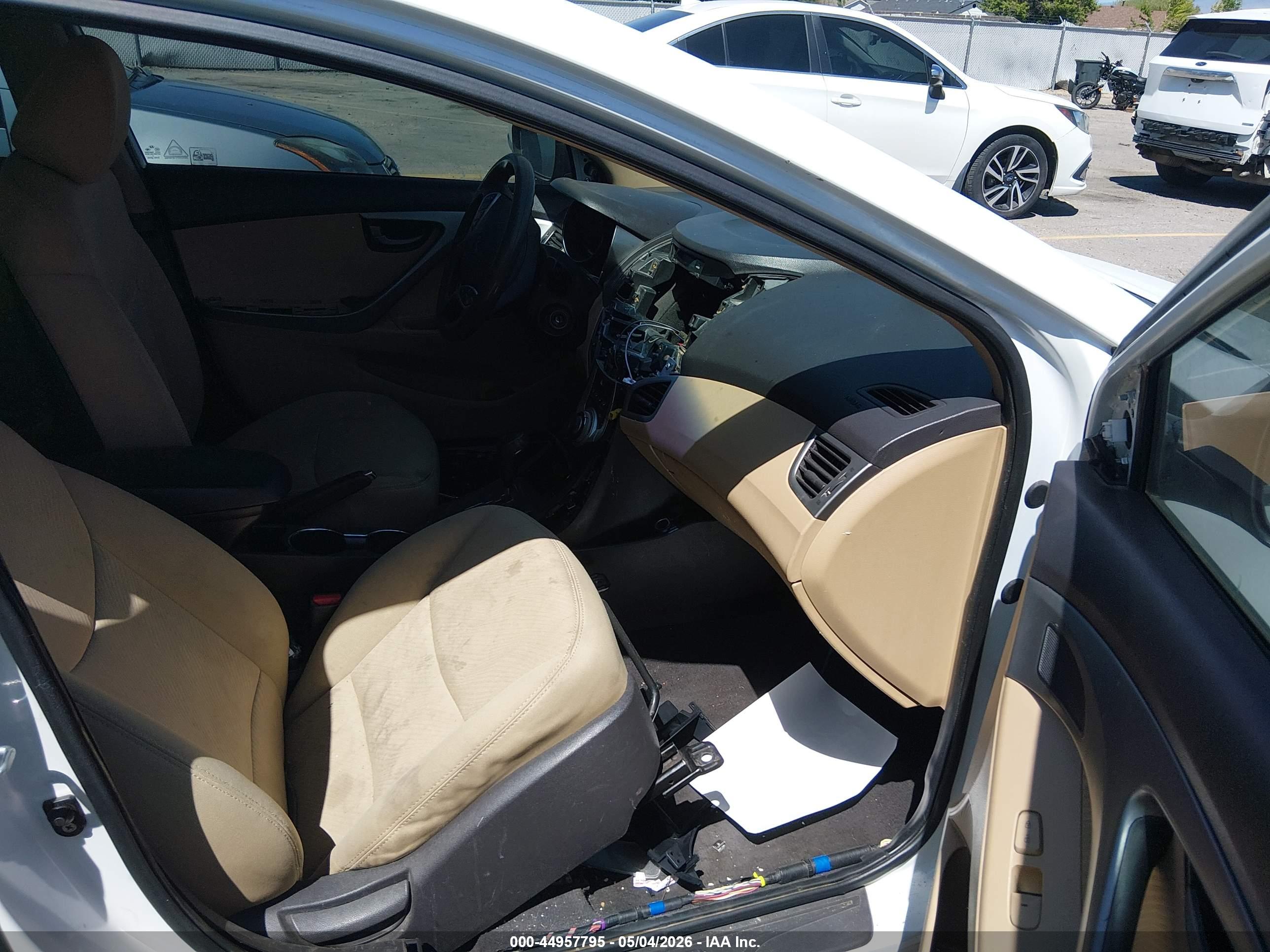 HYUNDAI ELANTRA image 5