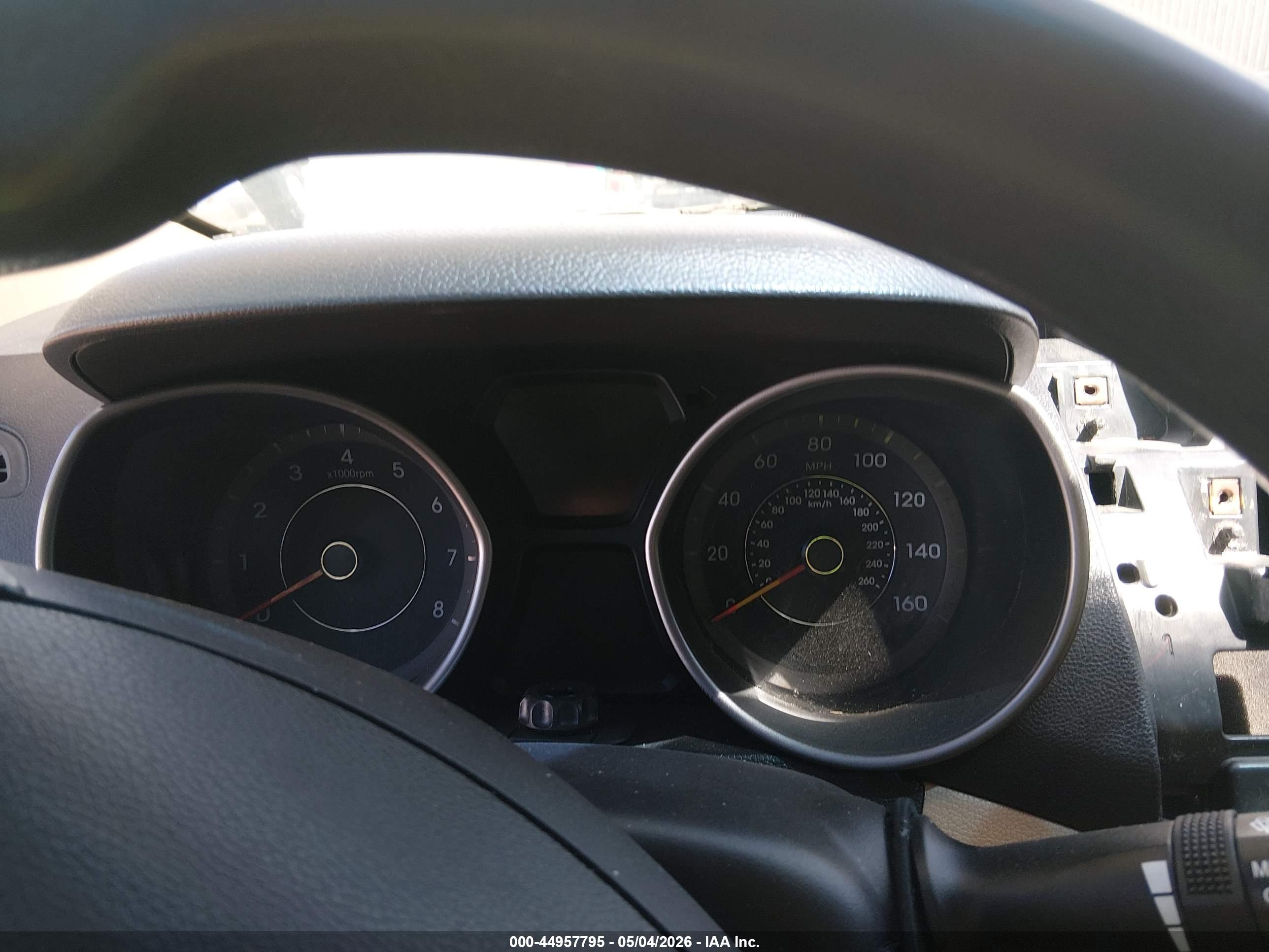 HYUNDAI ELANTRA image 7