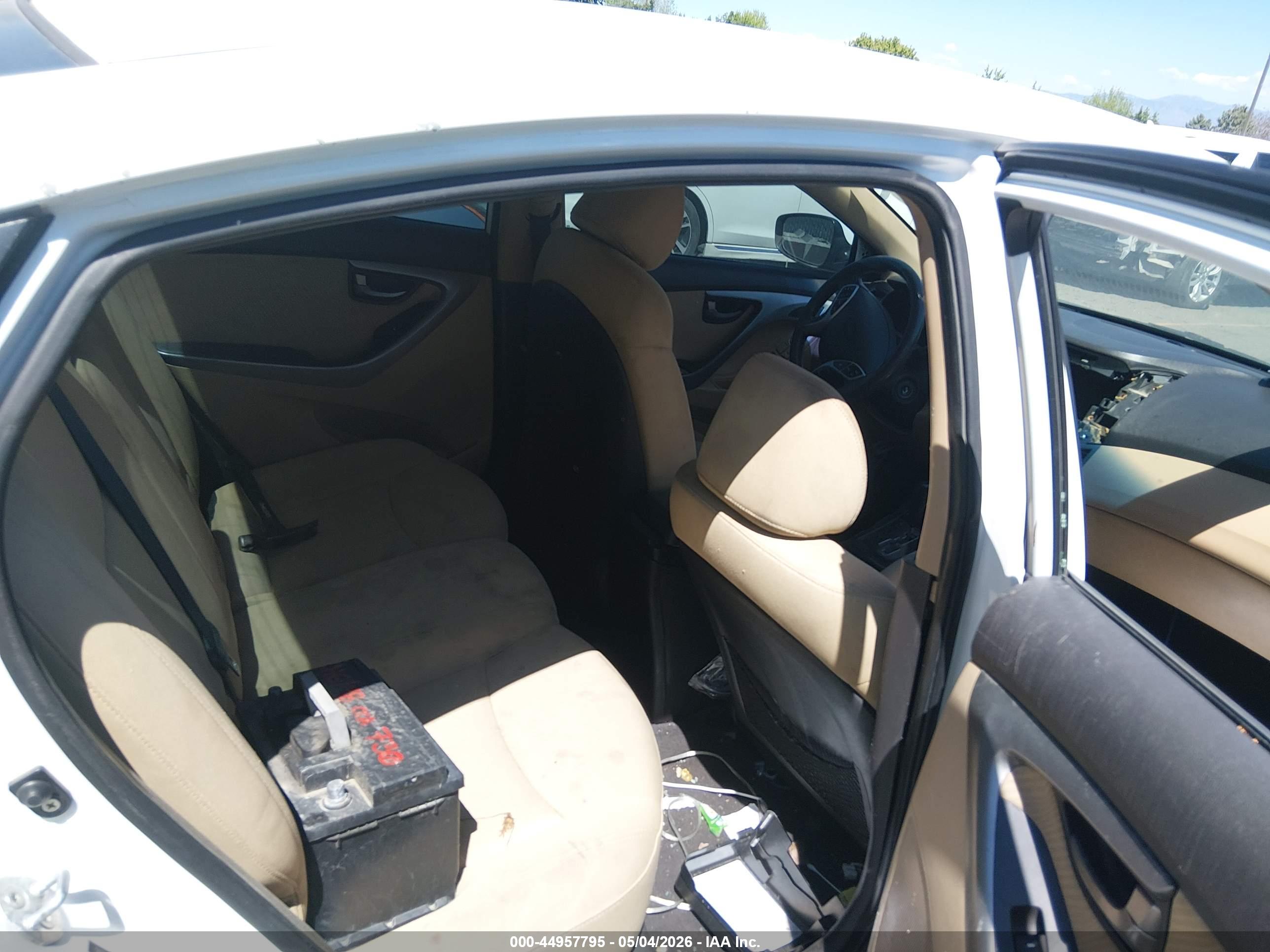 HYUNDAI ELANTRA image 8