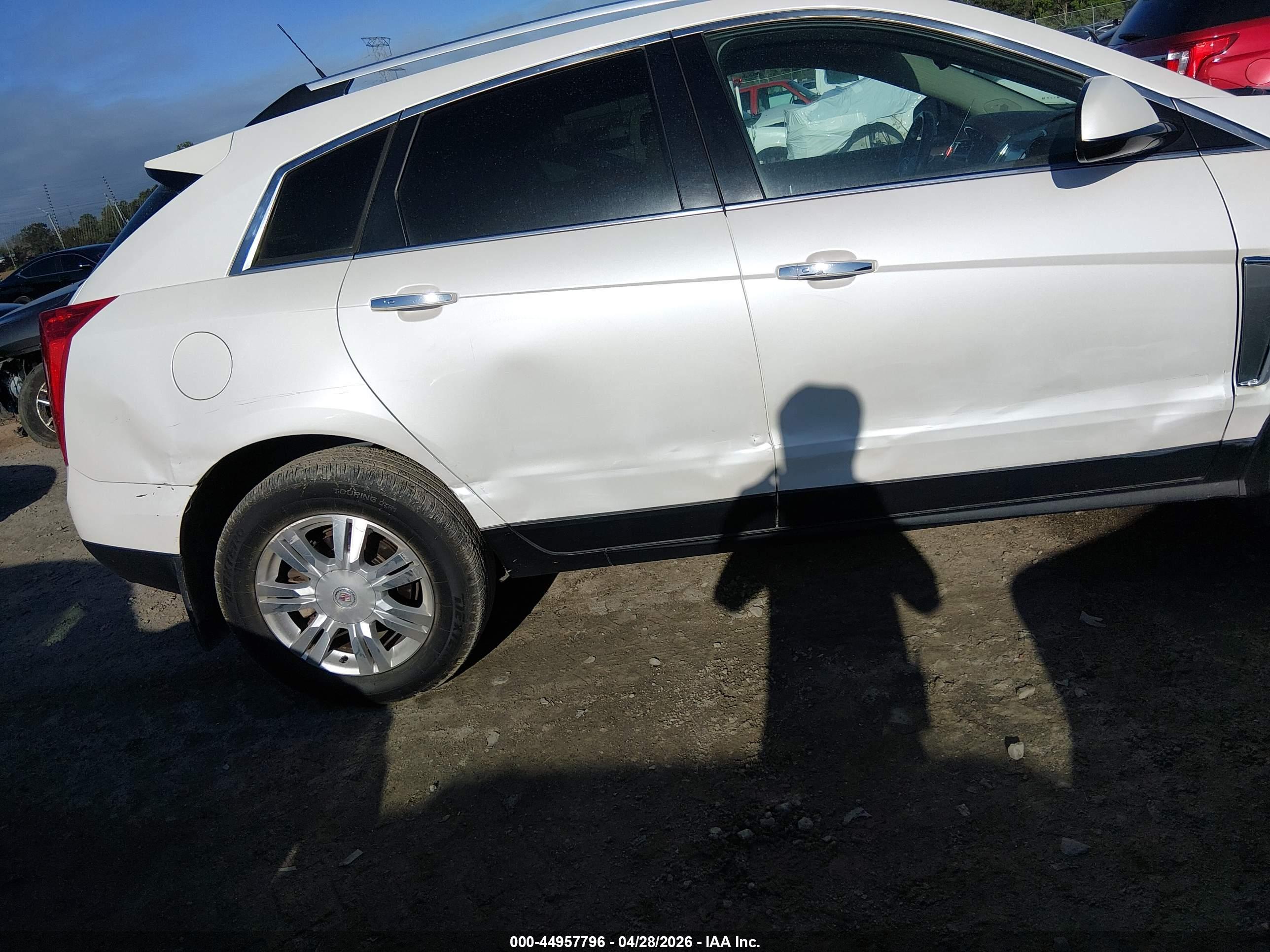 CADILLAC SRX image 6