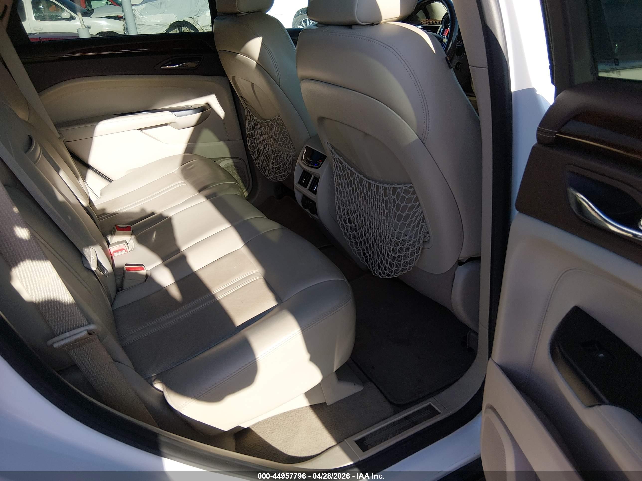 CADILLAC SRX image 8