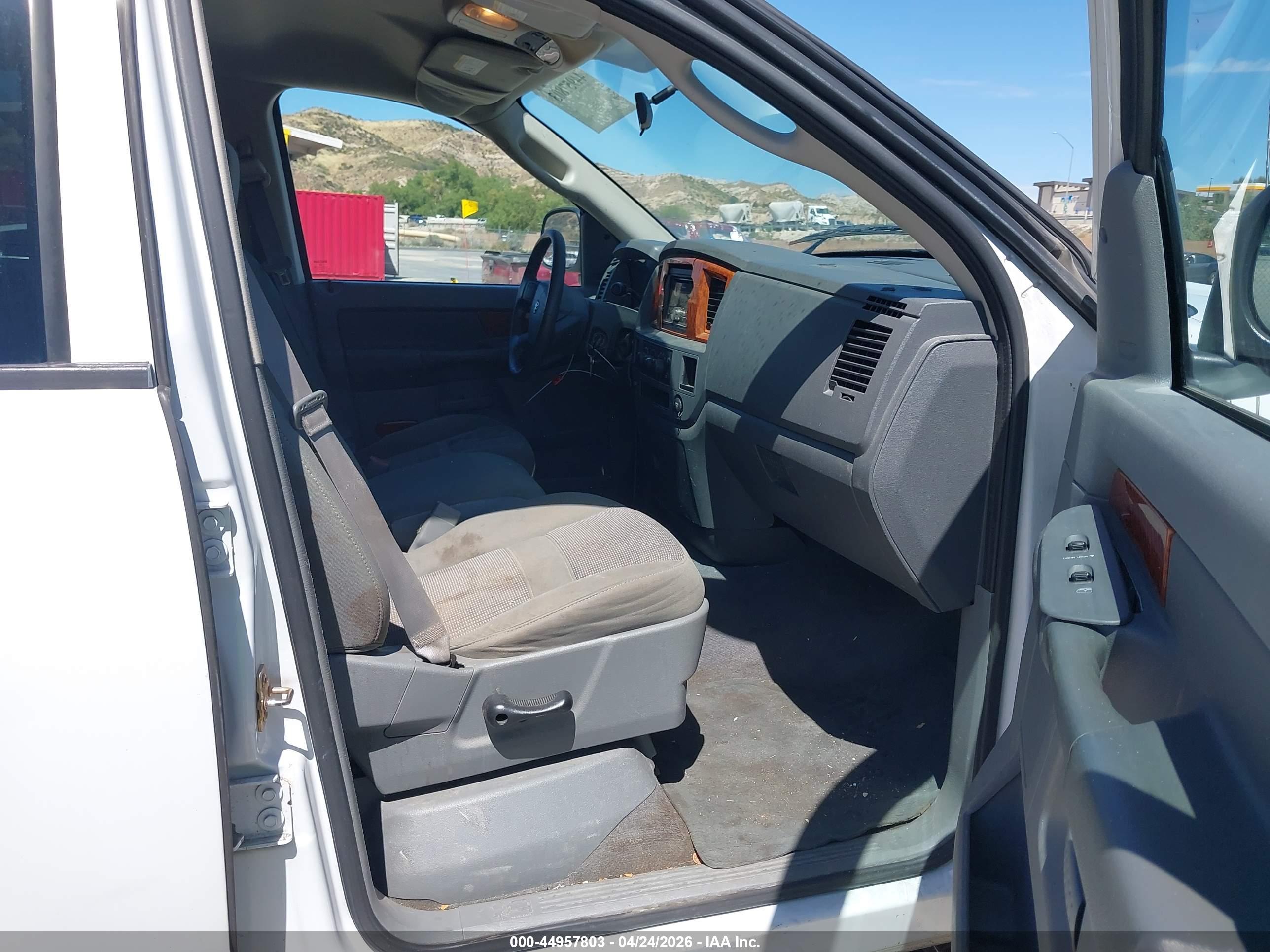 DODGE RAM image 5