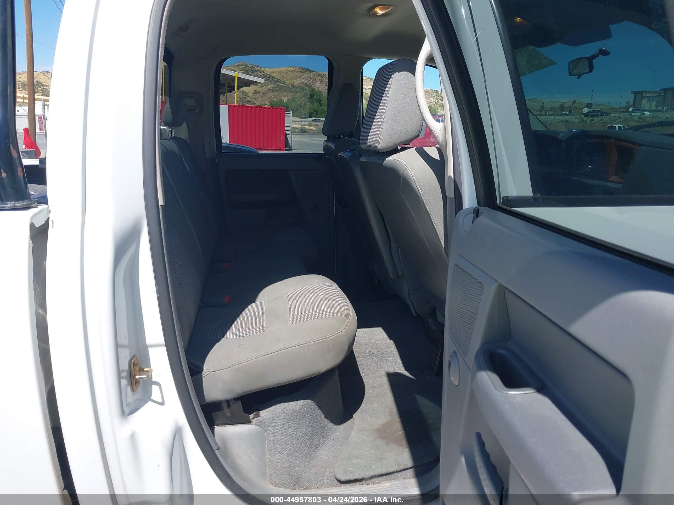 DODGE RAM image 8