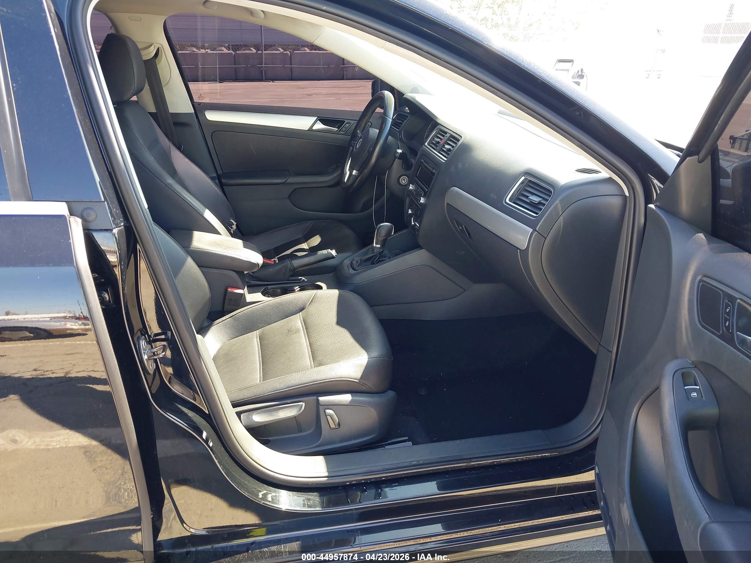VOLKSWAGEN JETTA image 5