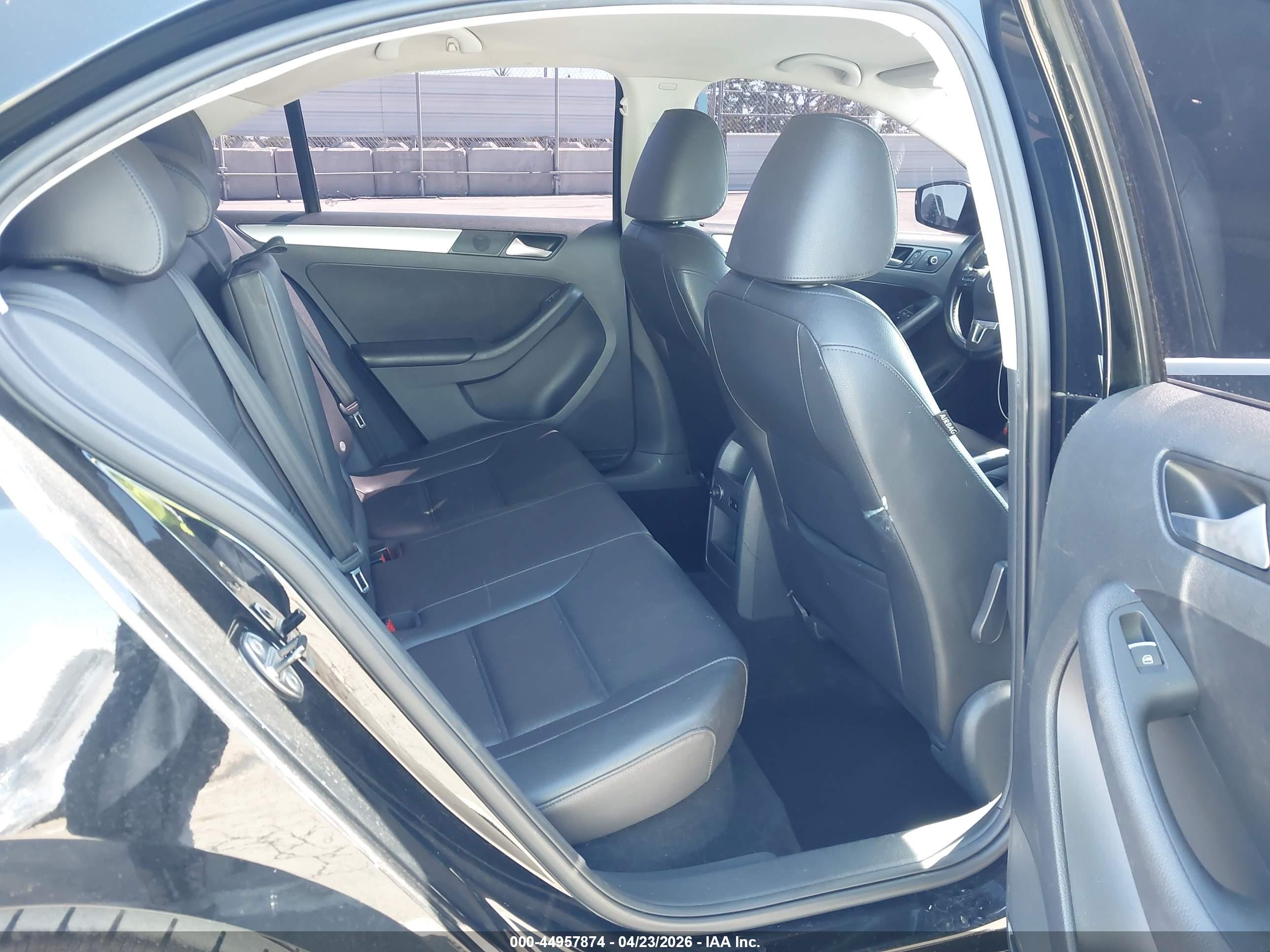 VOLKSWAGEN JETTA image 8