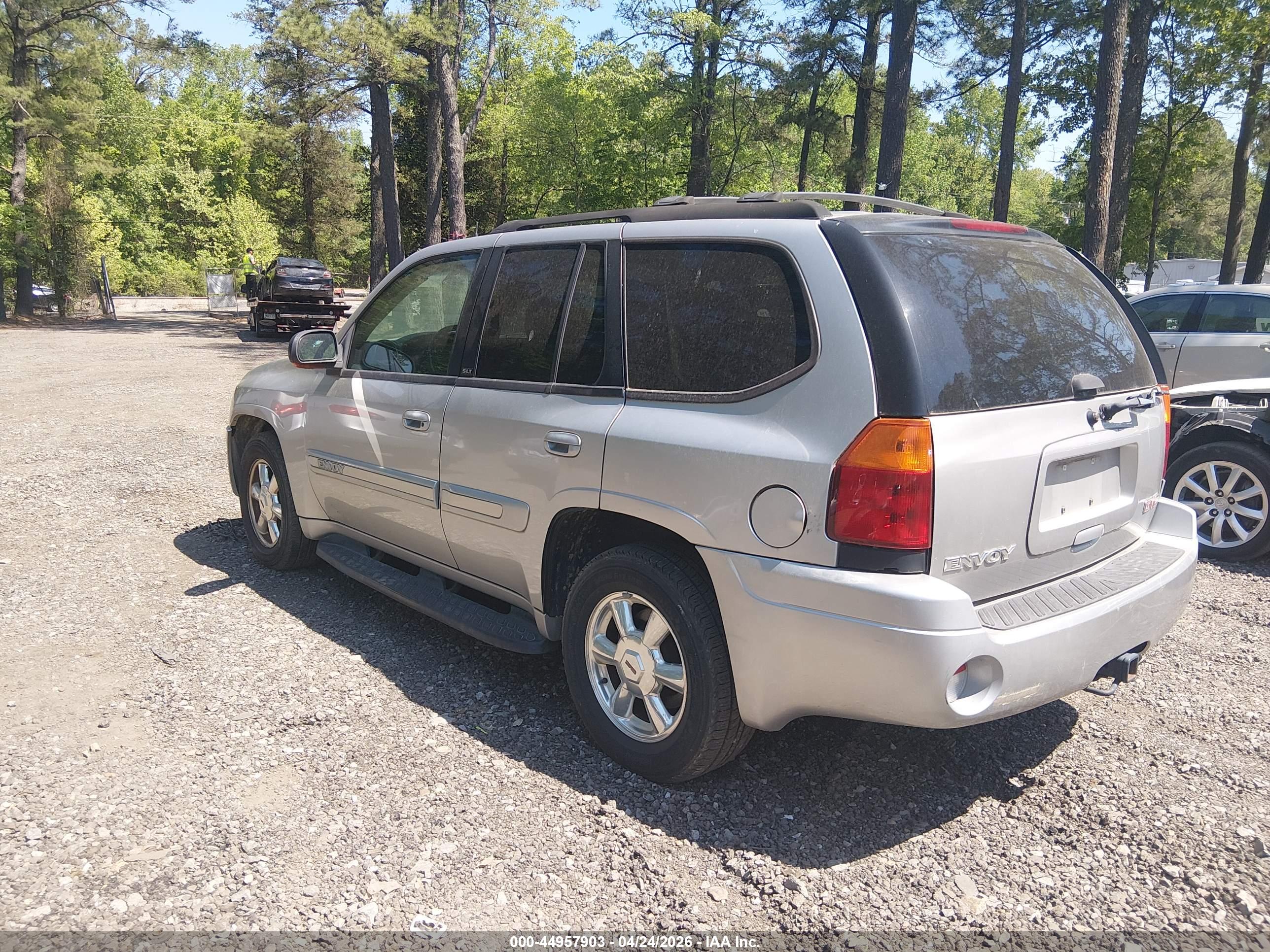 GMC ENVOY image 3