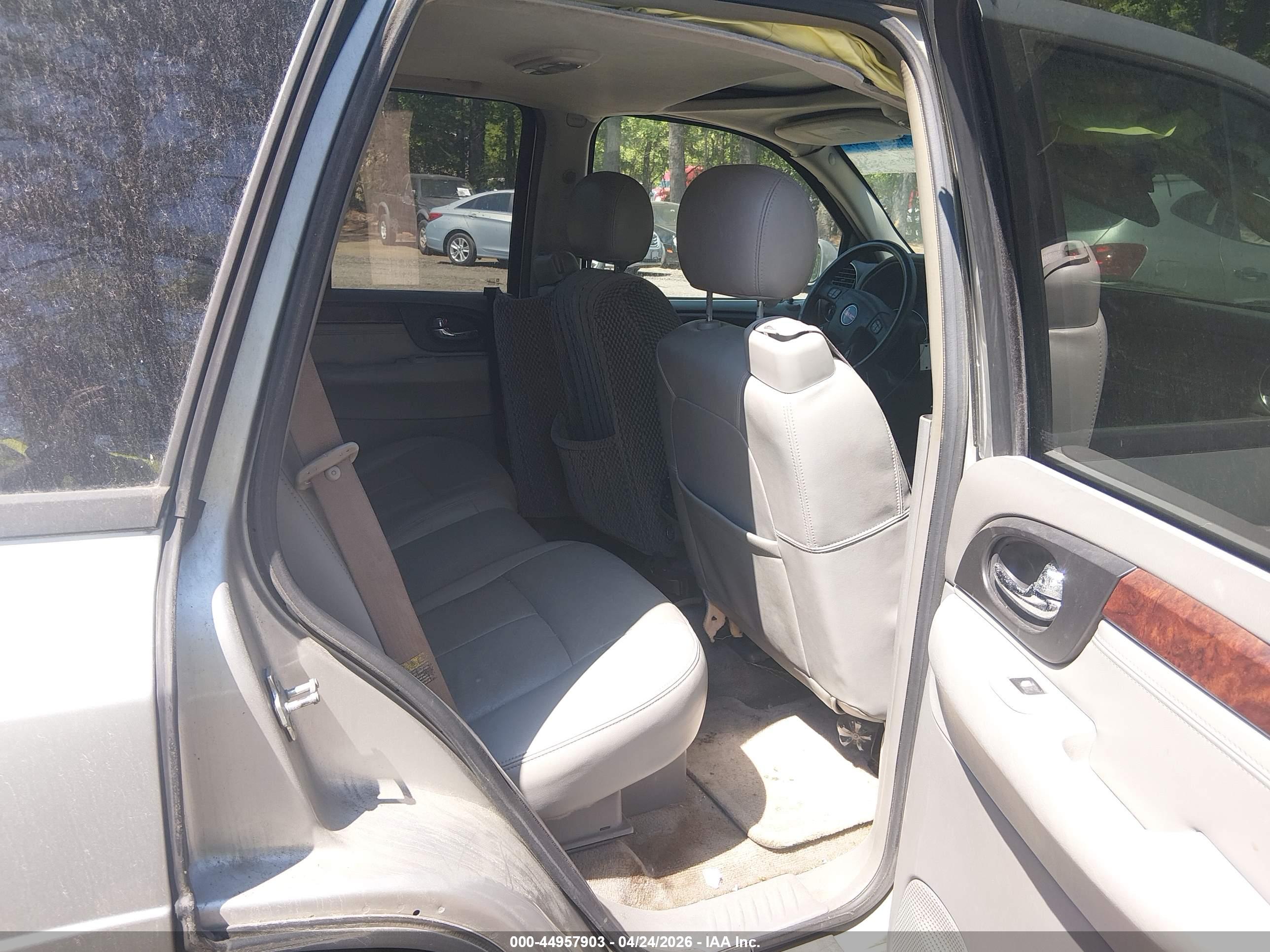 GMC ENVOY image 8