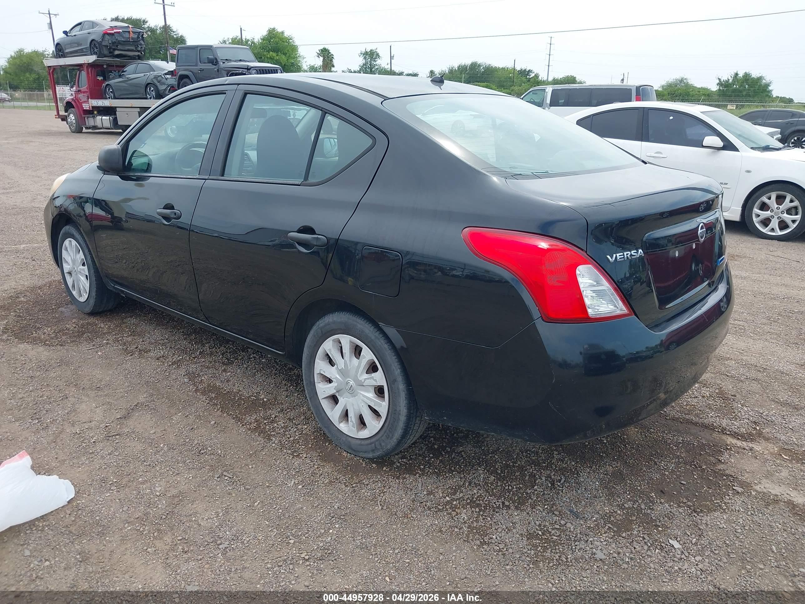 NISSAN VERSA image 3
