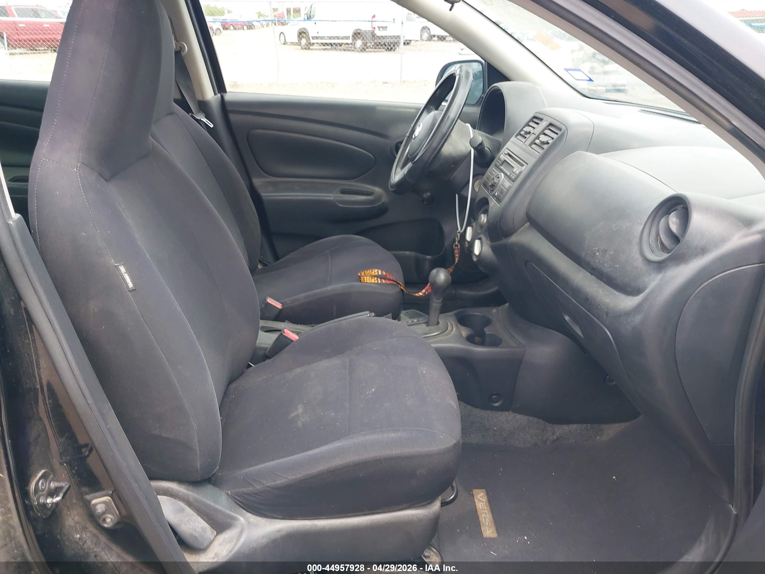 NISSAN VERSA image 5