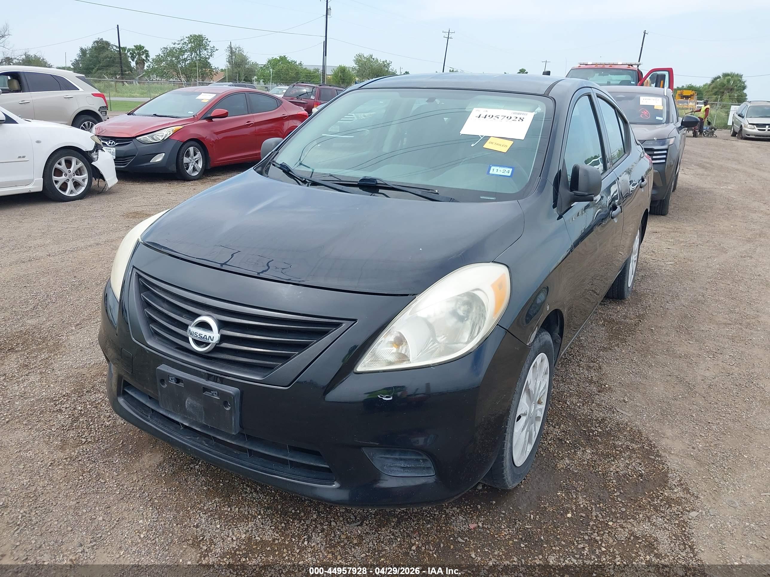 NISSAN VERSA image 6