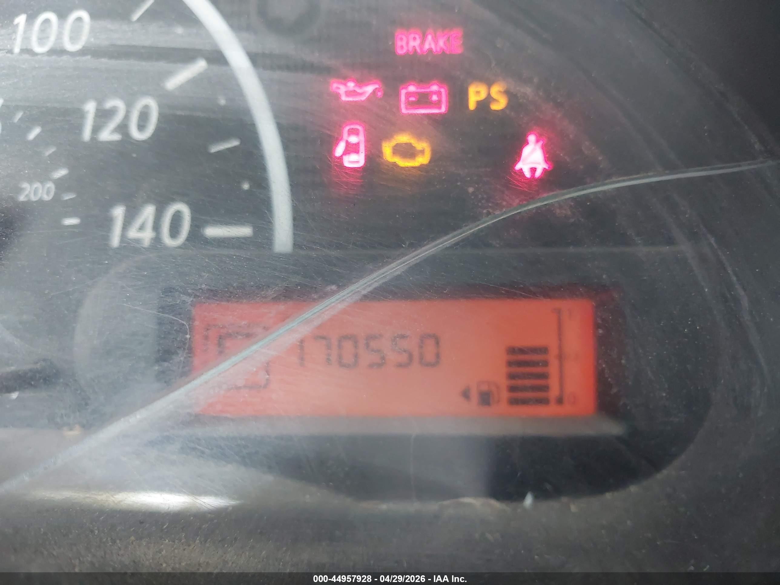 NISSAN VERSA image 7