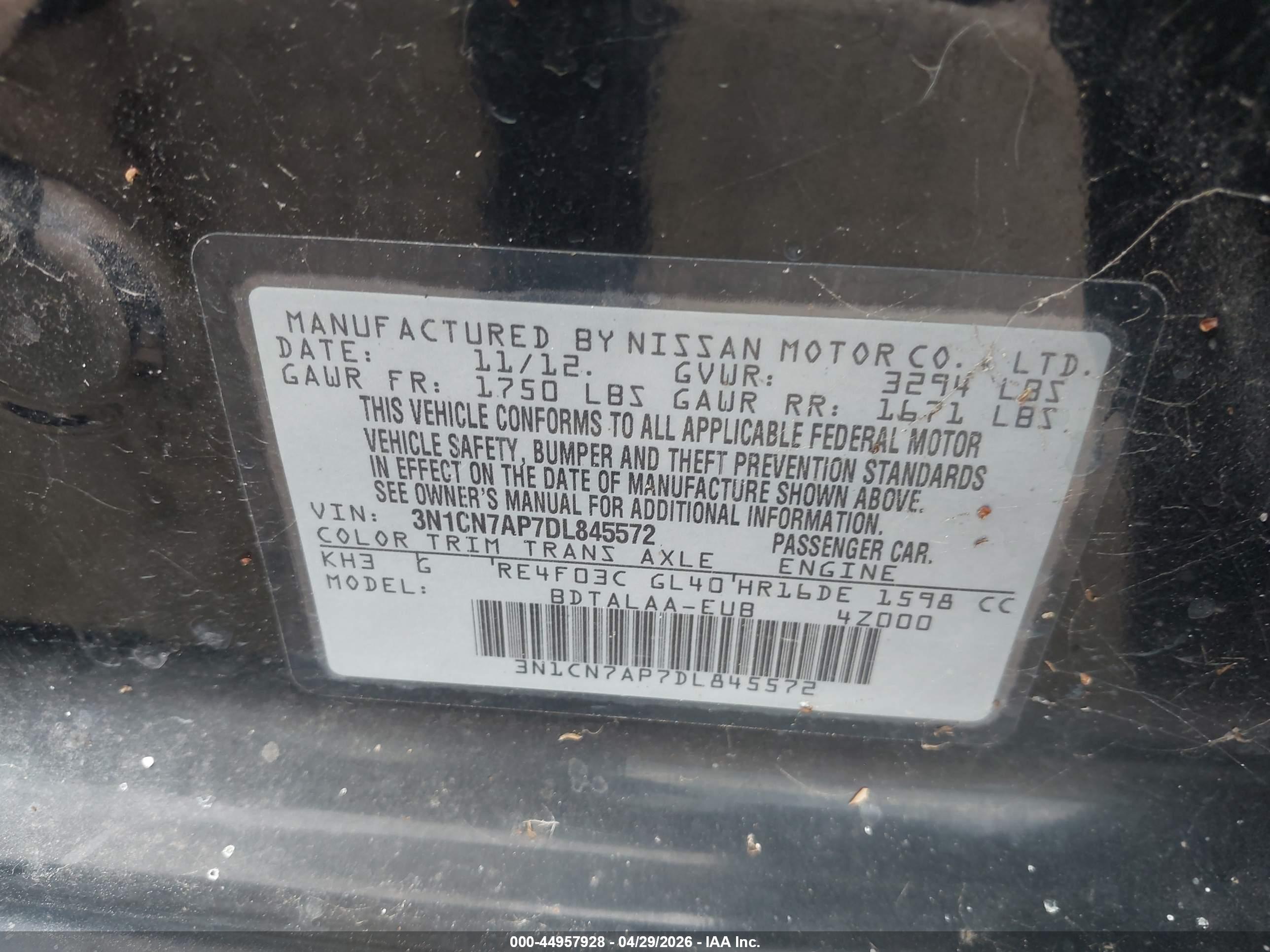 NISSAN VERSA image 9