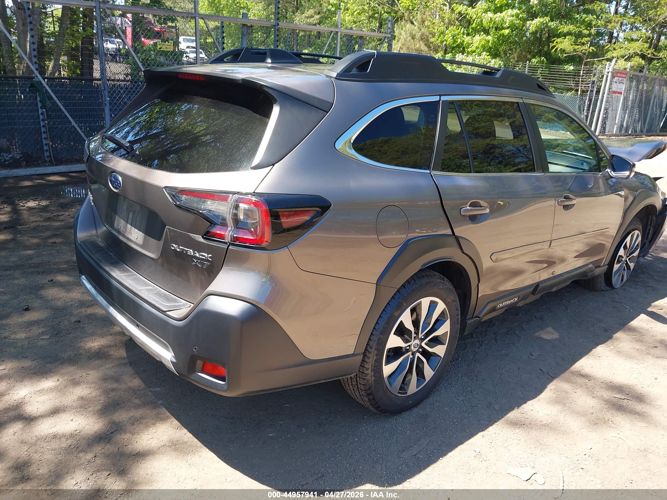 SUBARU OUTBACK image 4