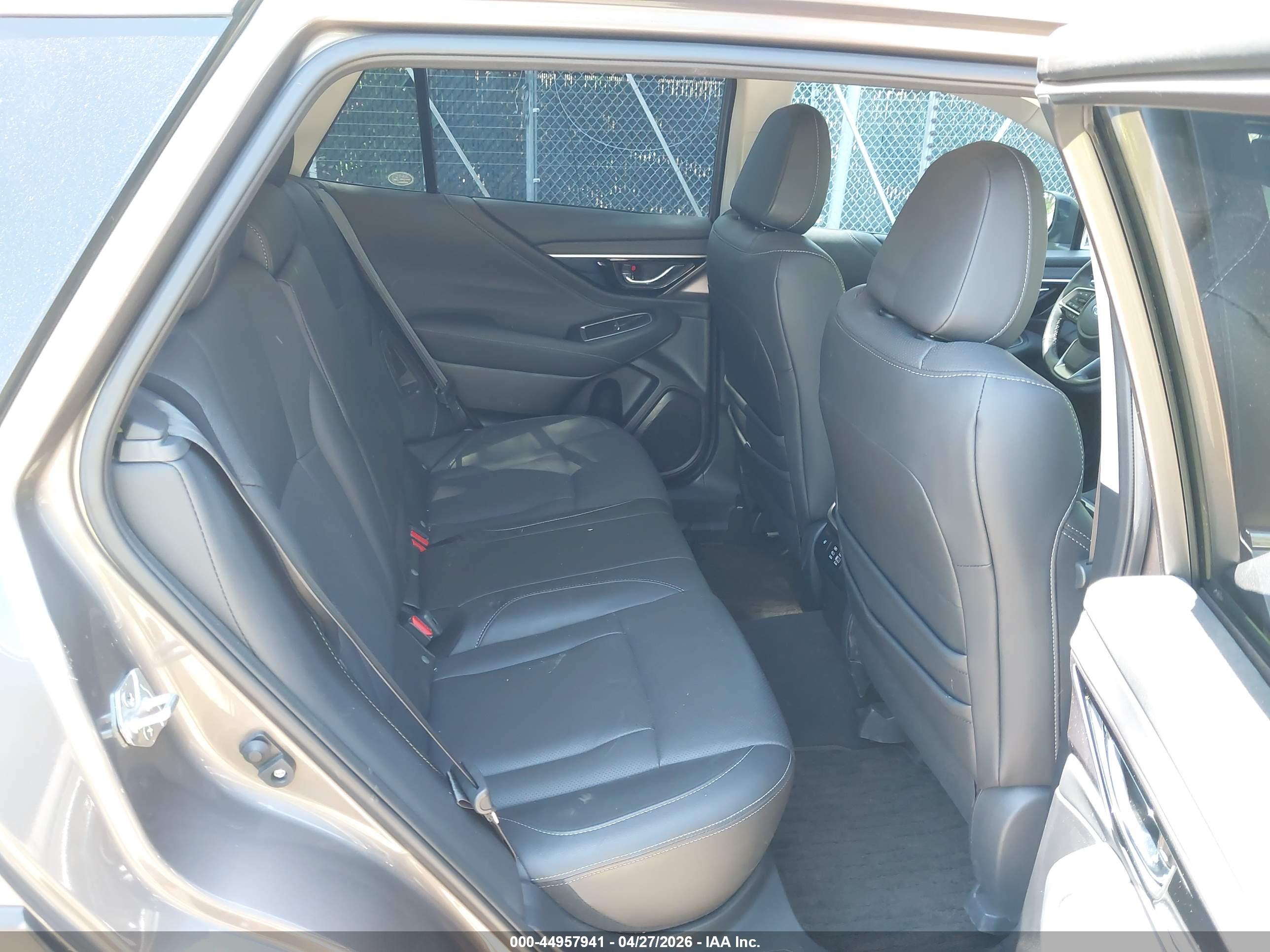 SUBARU OUTBACK image 8