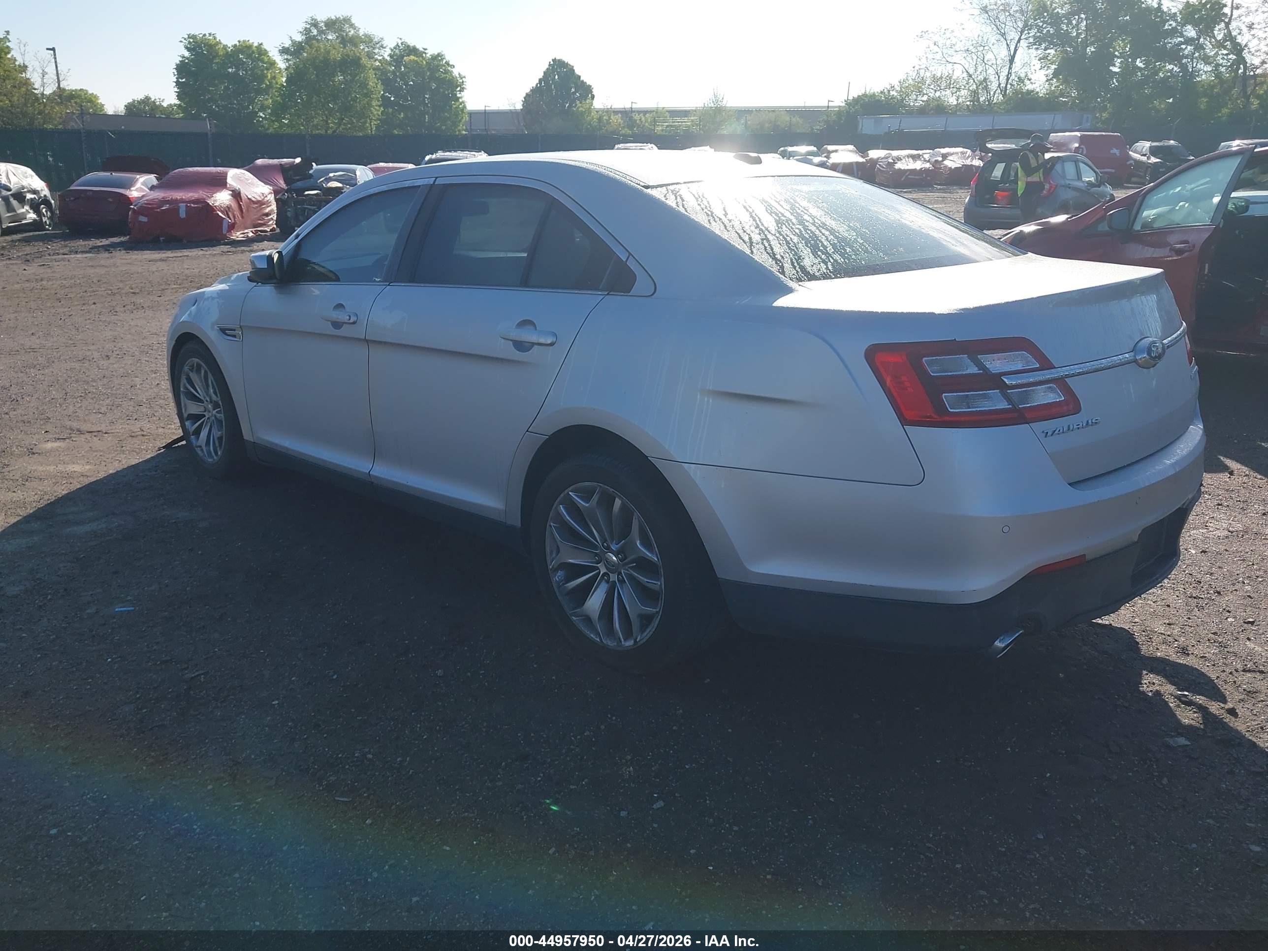 FORD TAURUS image 3
