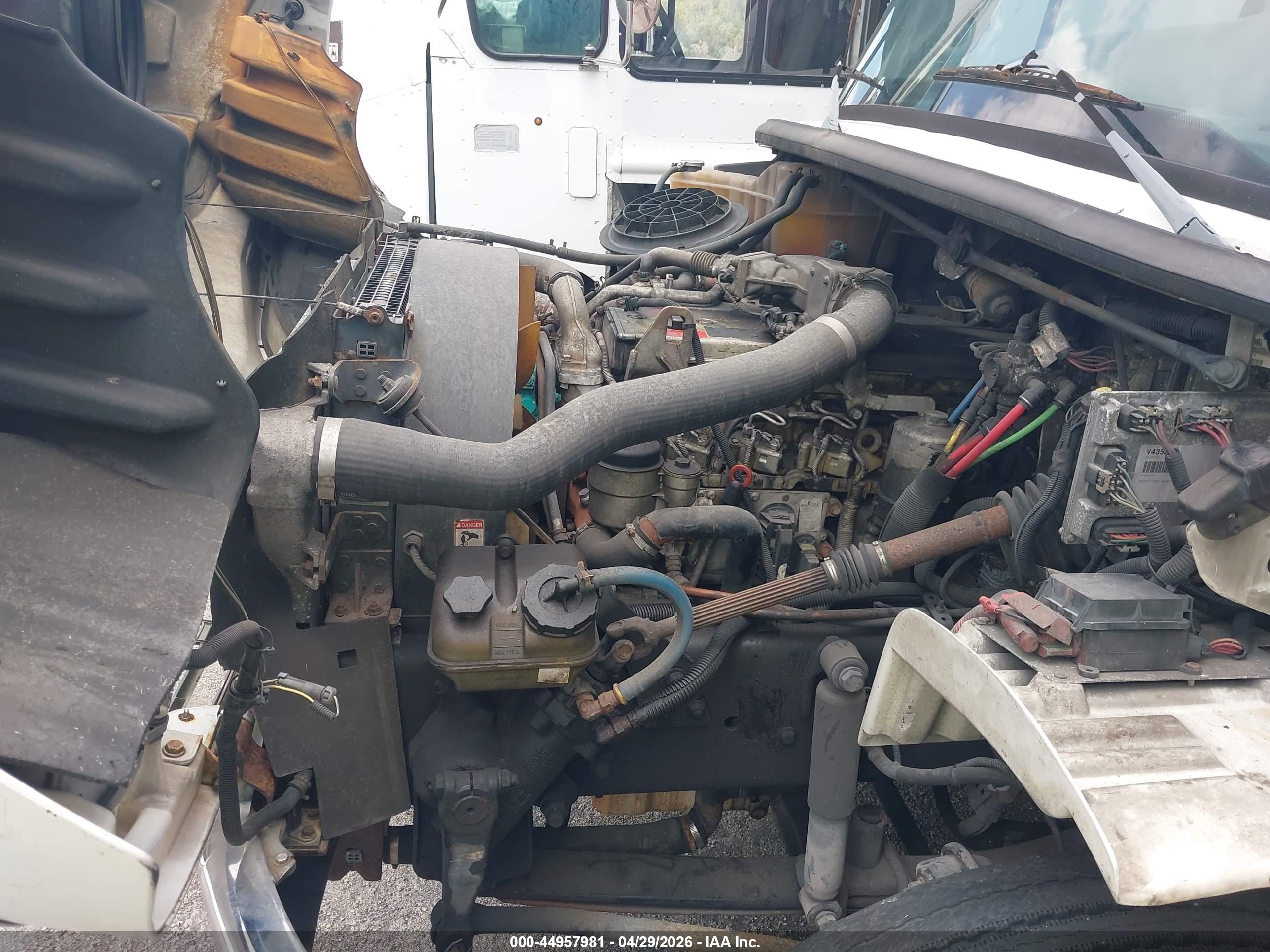 FREIGHTLINER M2 image 10