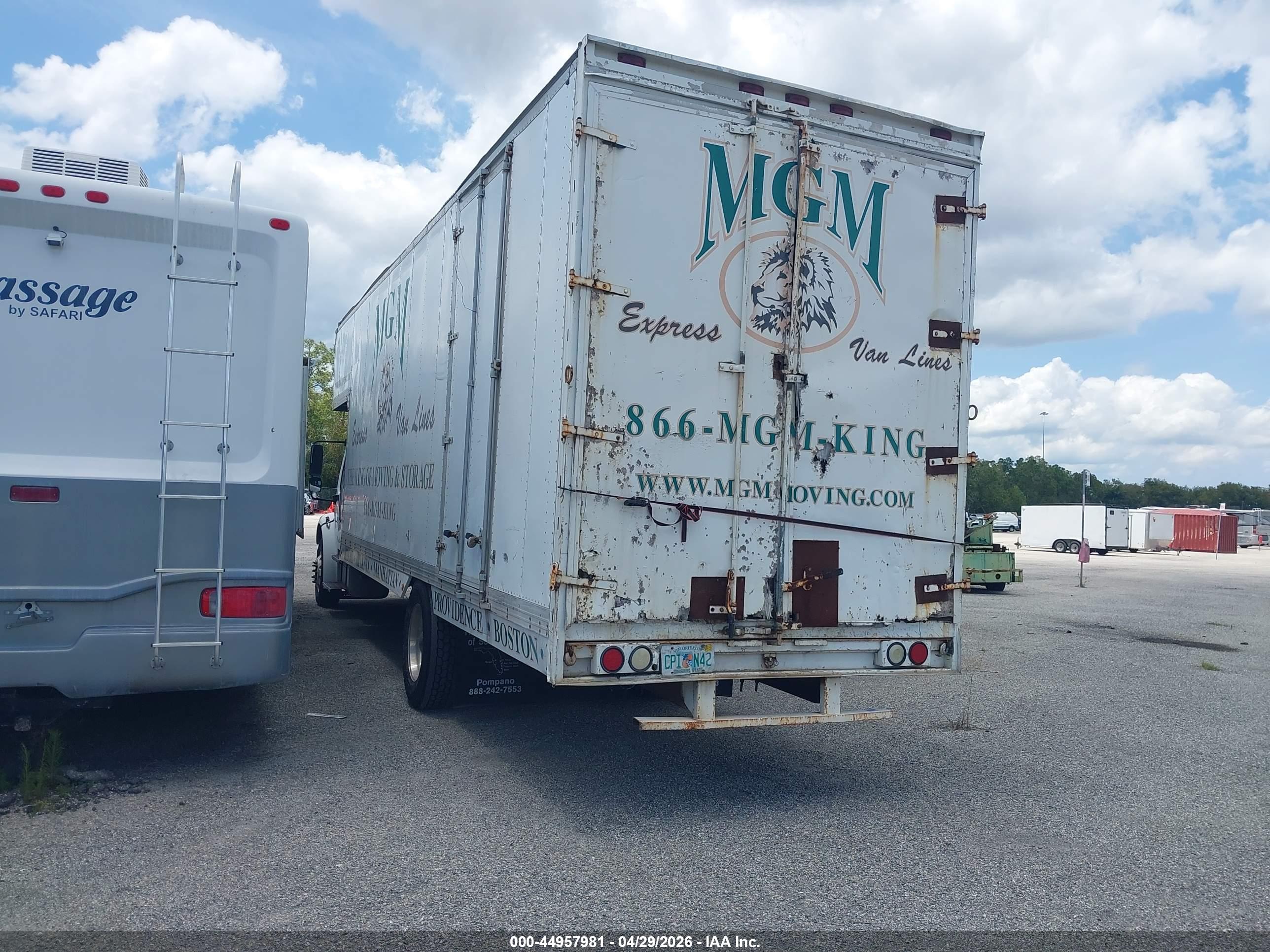 FREIGHTLINER M2 image 3