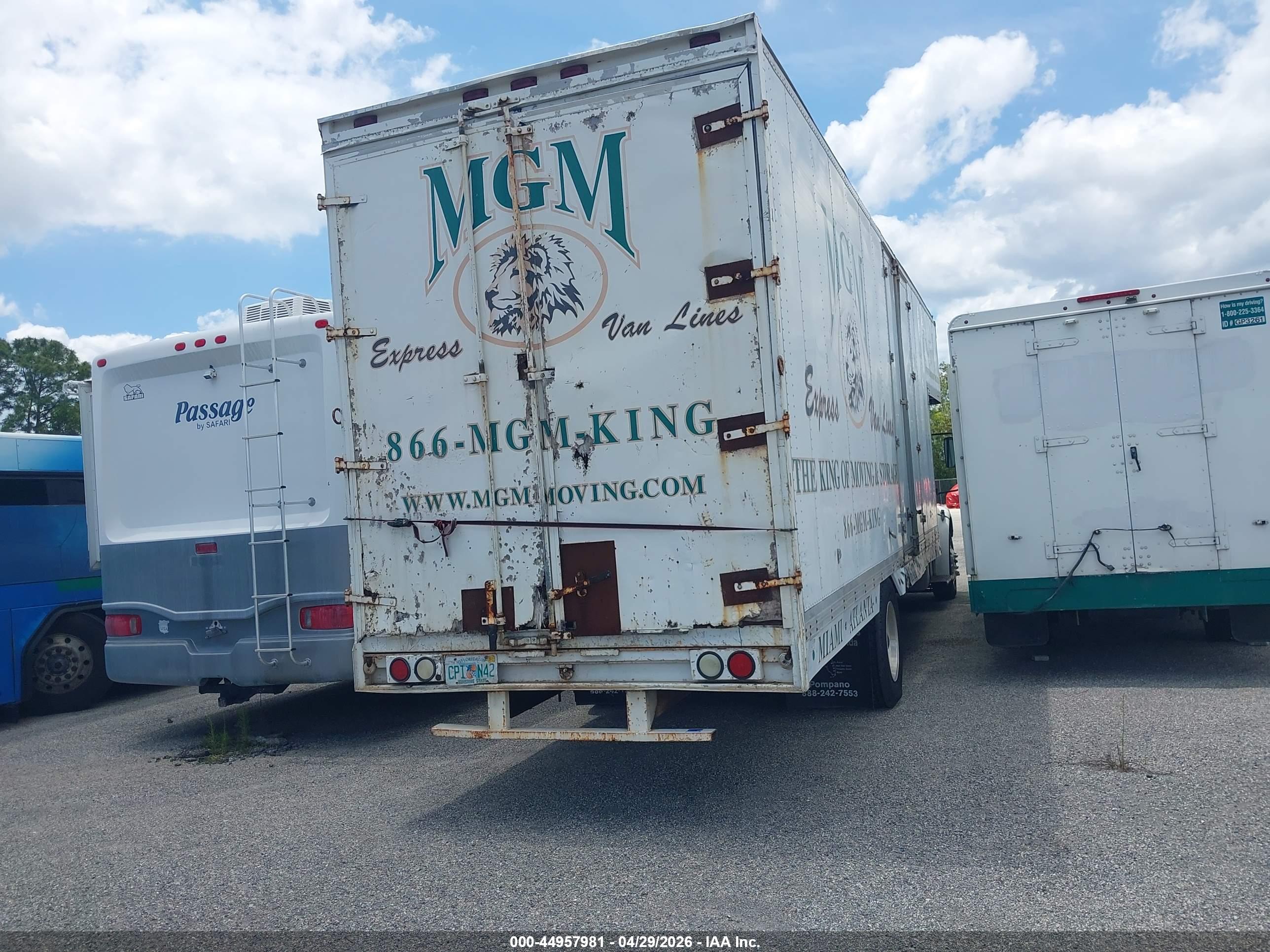 FREIGHTLINER M2 image 4