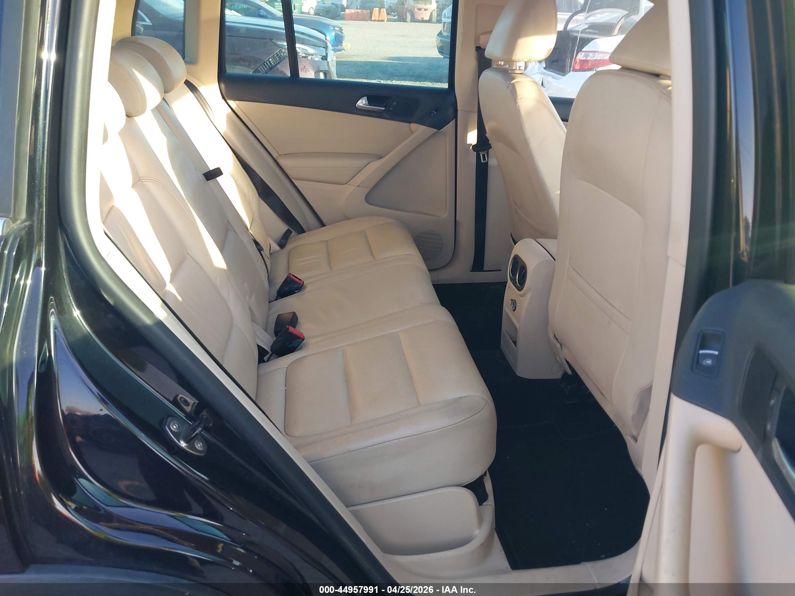 VOLKSWAGEN TIGUAN image 8