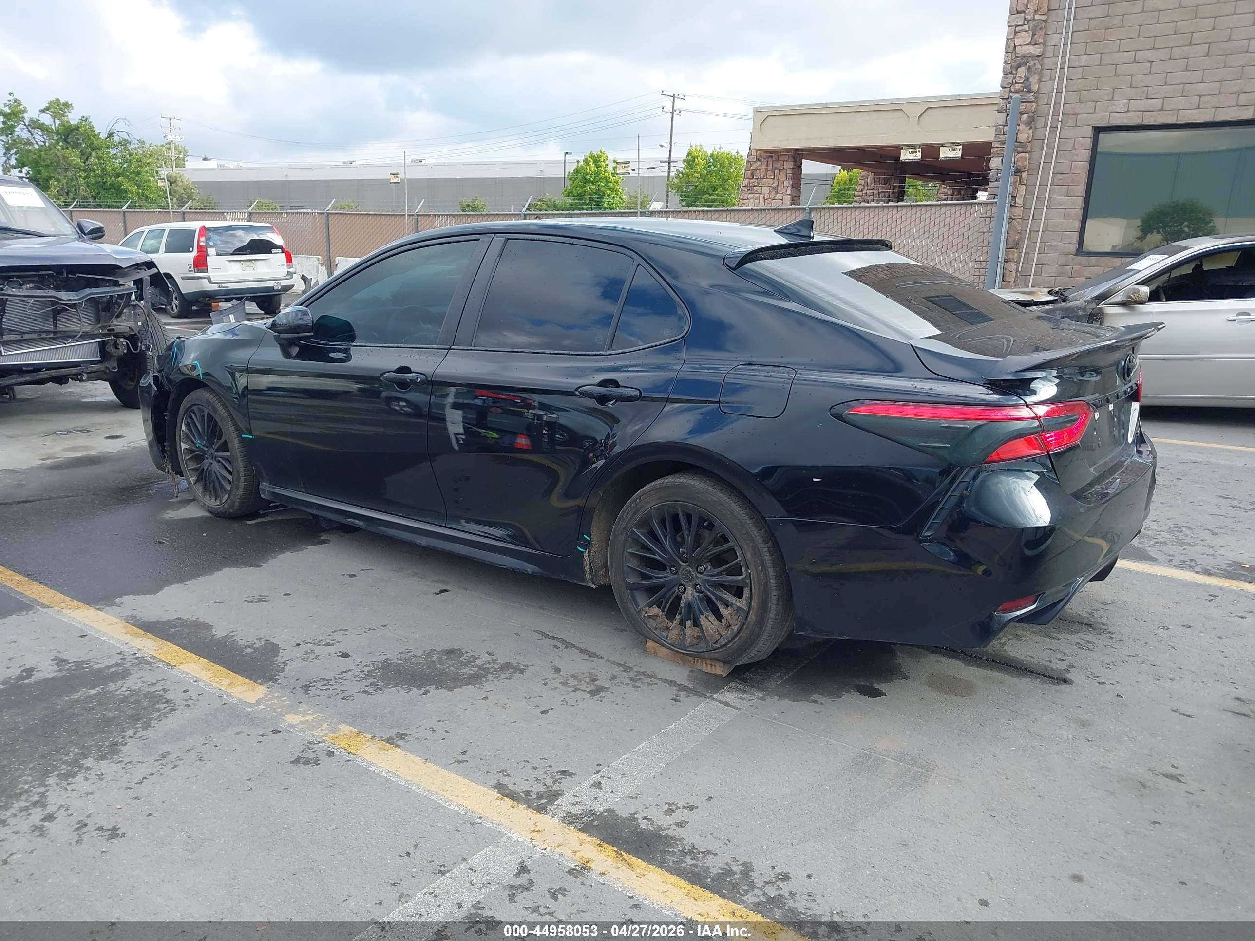 TOYOTA CAMRY image 3