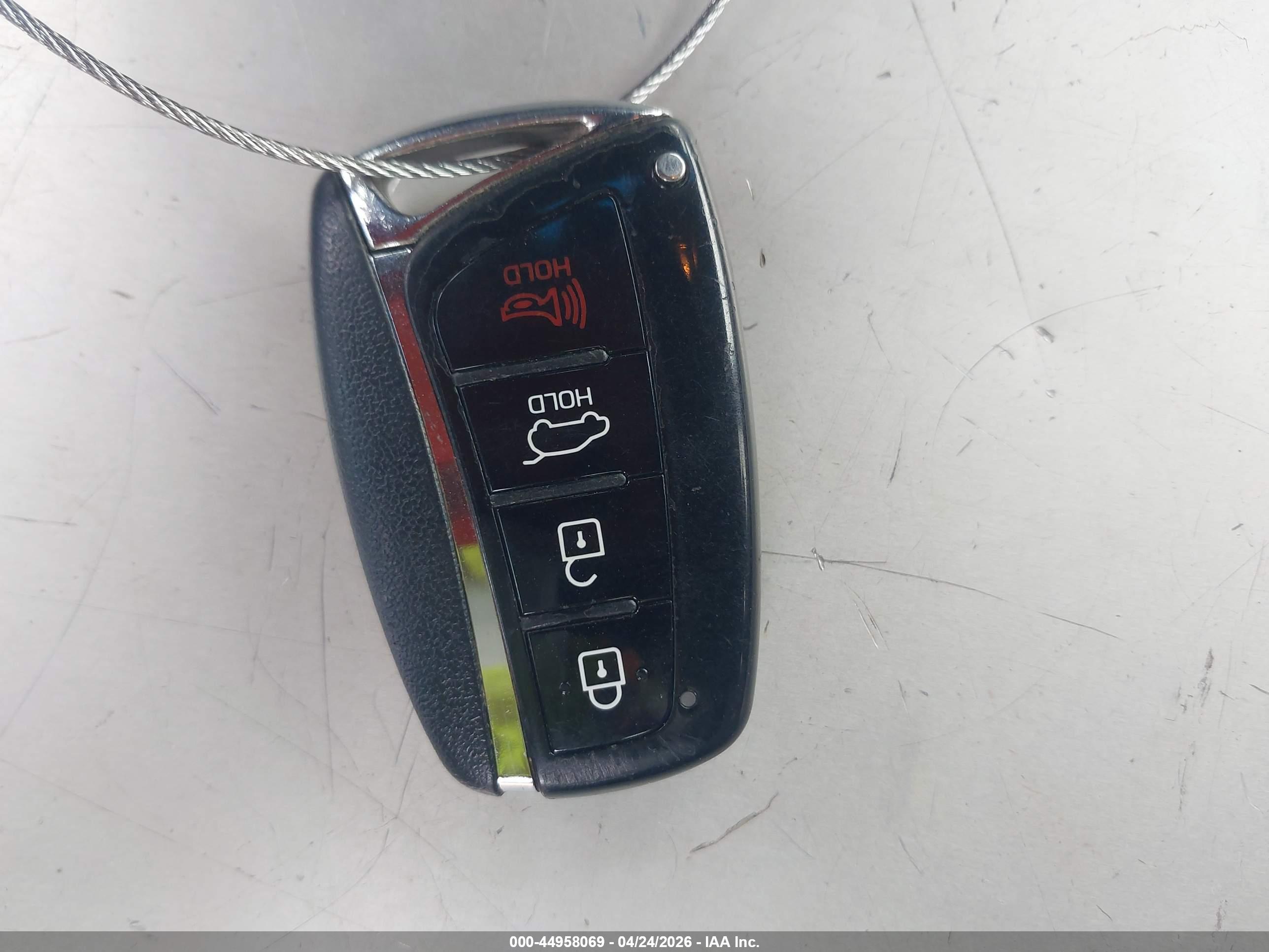 HYUNDAI SANTA image 11