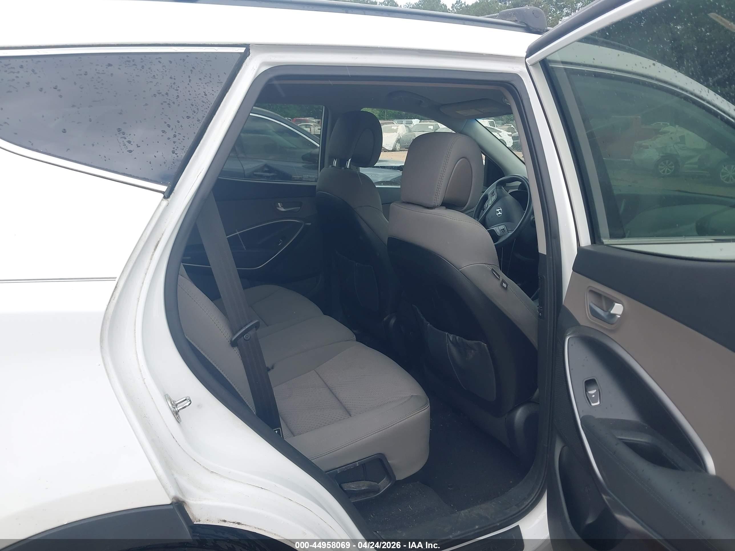 HYUNDAI SANTA image 8
