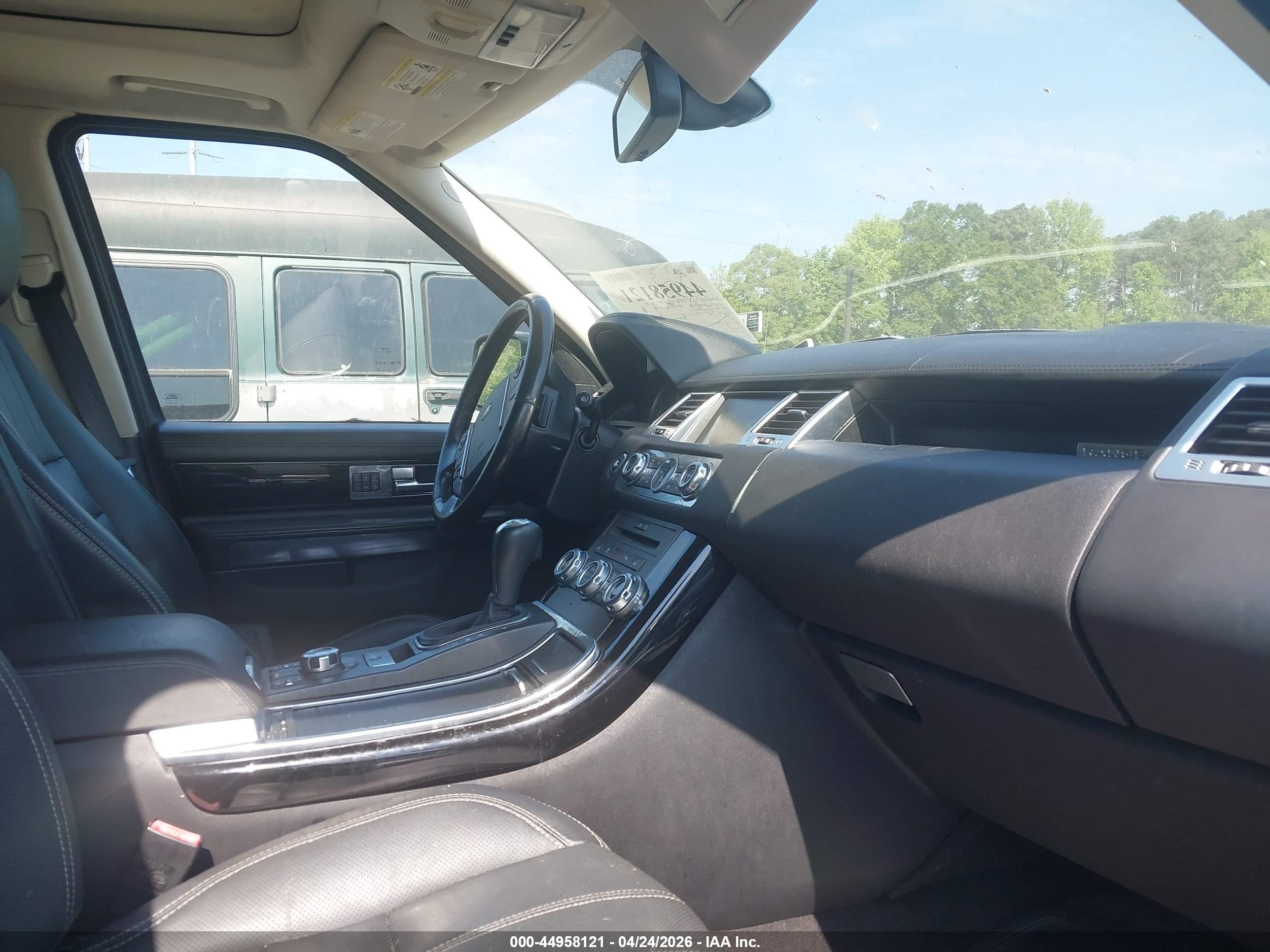 LAND ROVER image 5