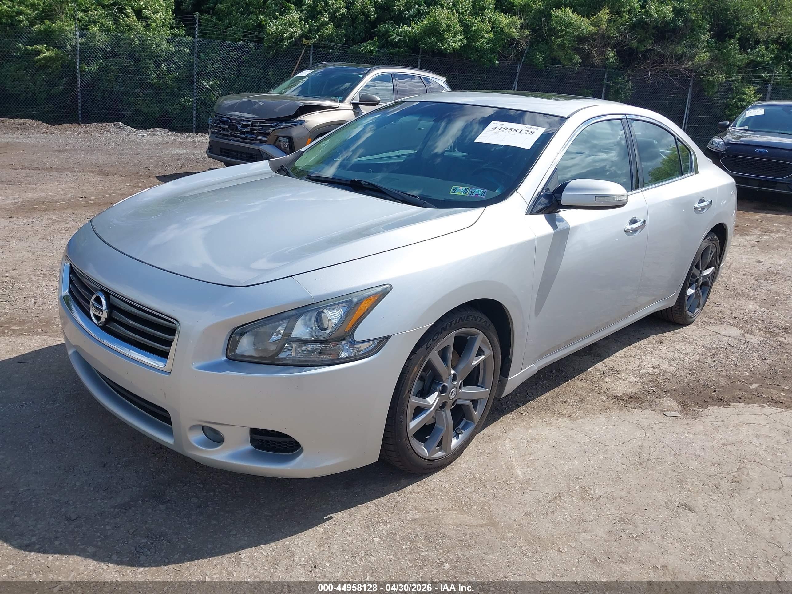 NISSAN MAXIMA image 2