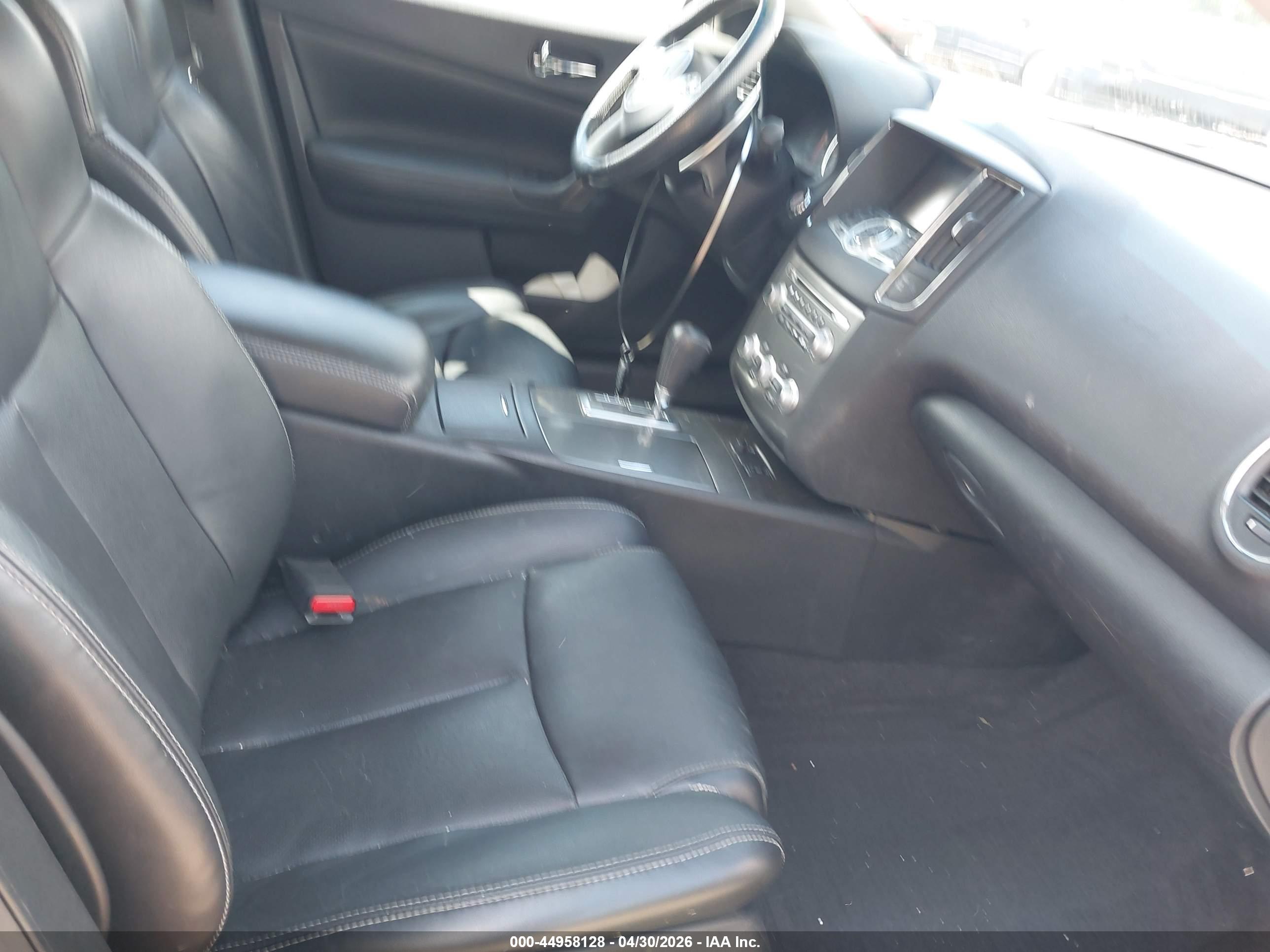 NISSAN MAXIMA image 5