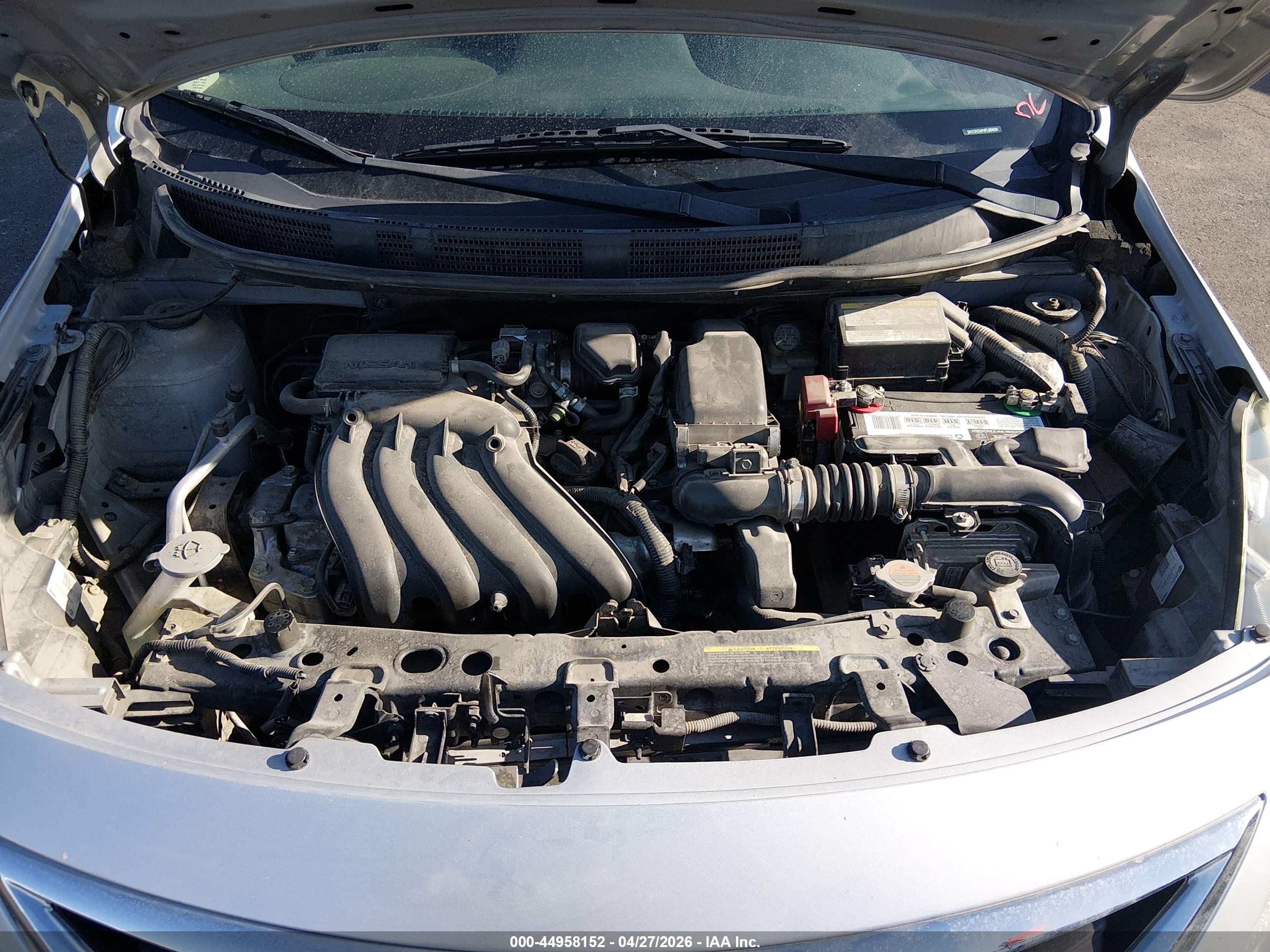 NISSAN VERSA image 10