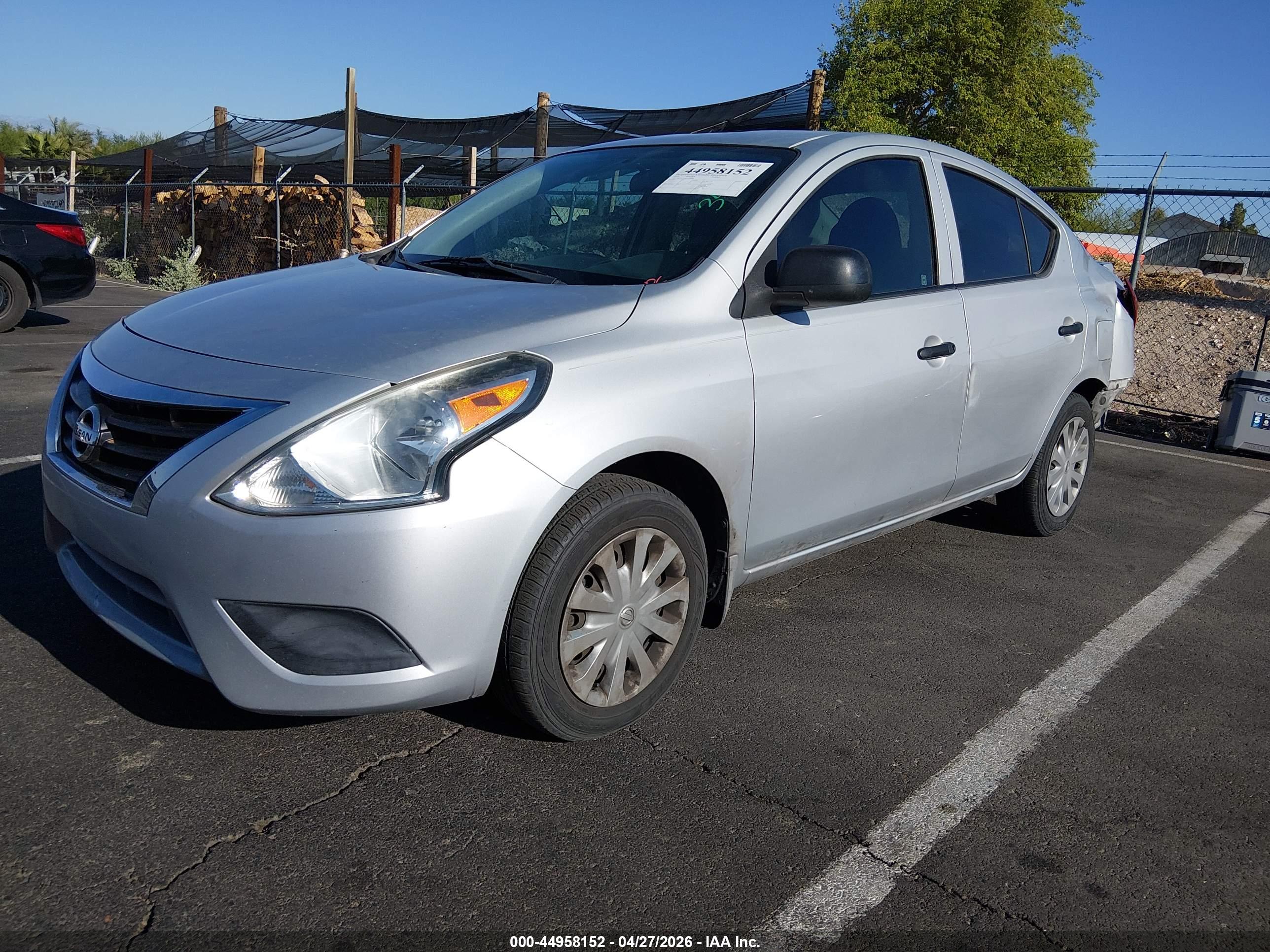 NISSAN VERSA image 2