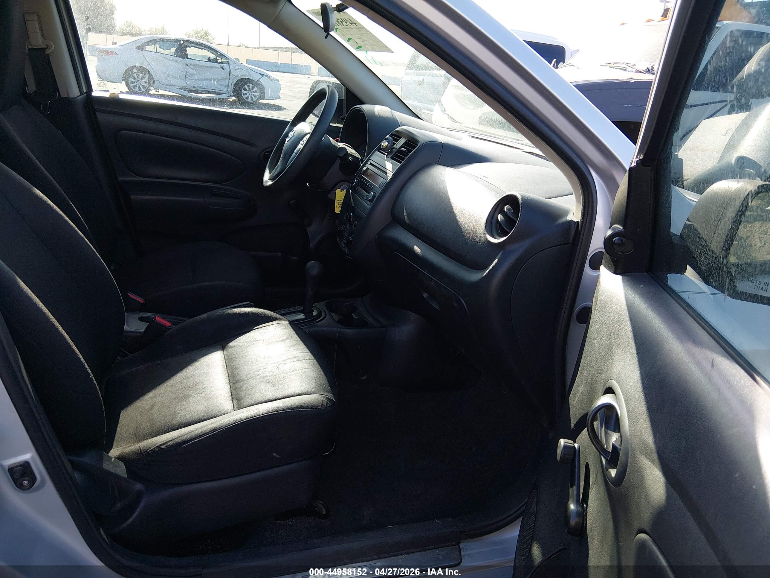 NISSAN VERSA image 5