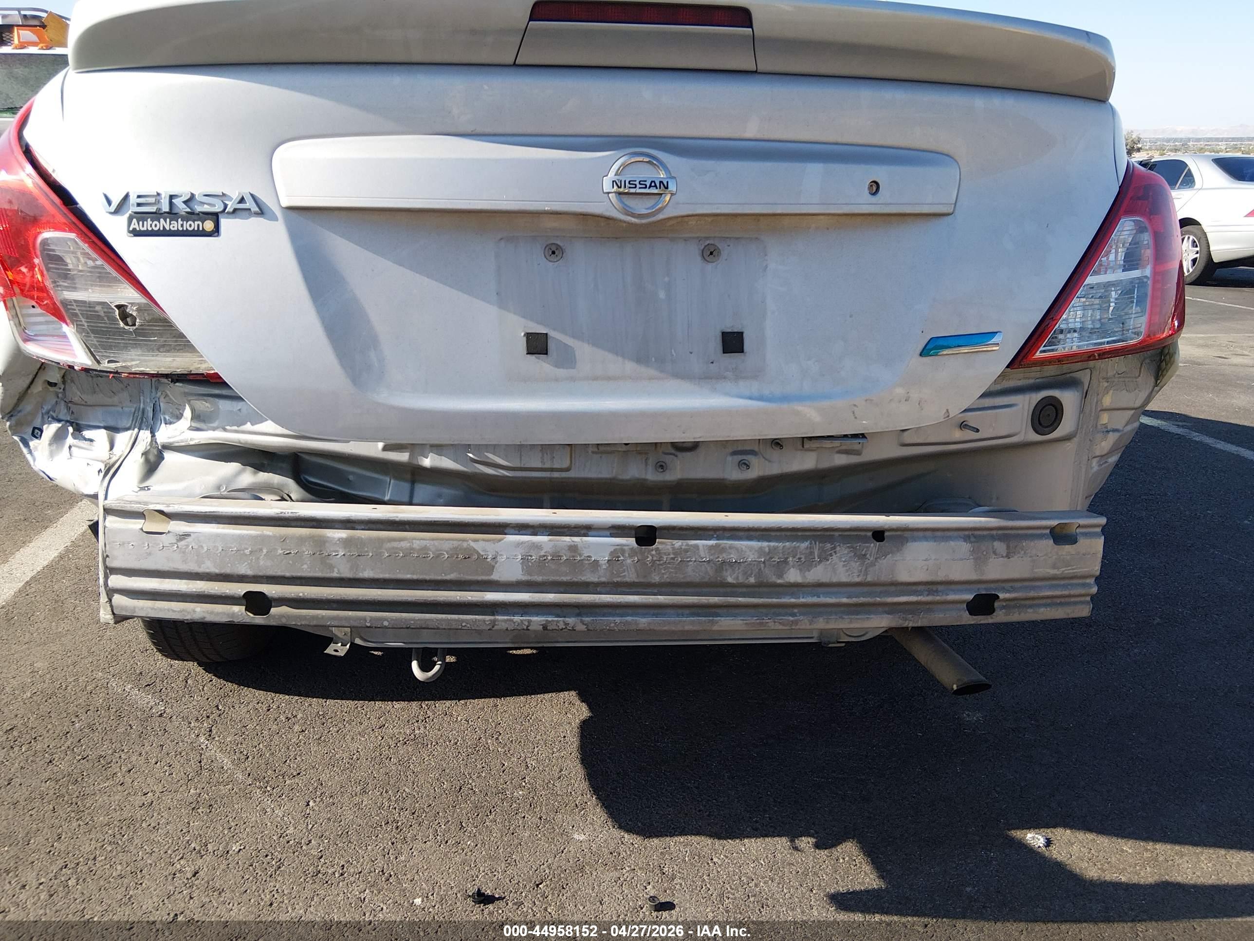 NISSAN VERSA image 6