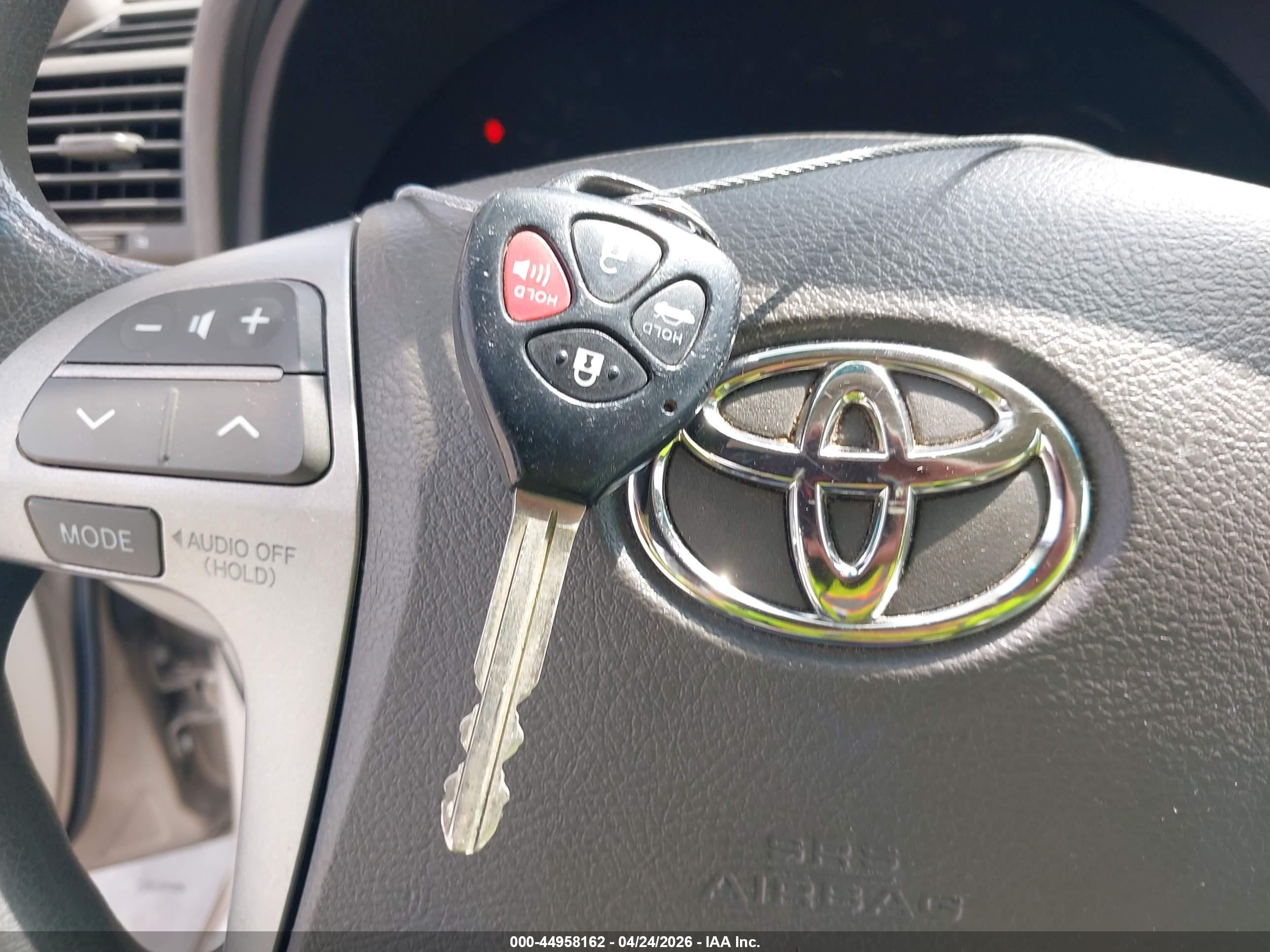 TOYOTA CAMRY image 11