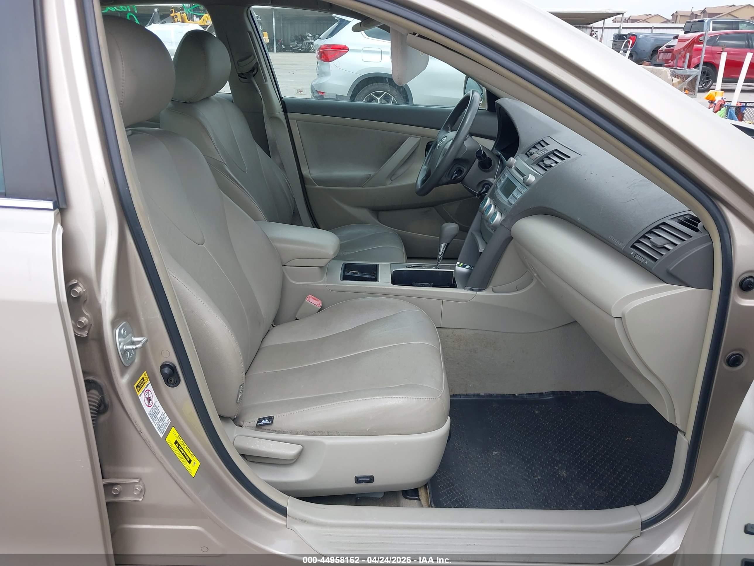 TOYOTA CAMRY image 5