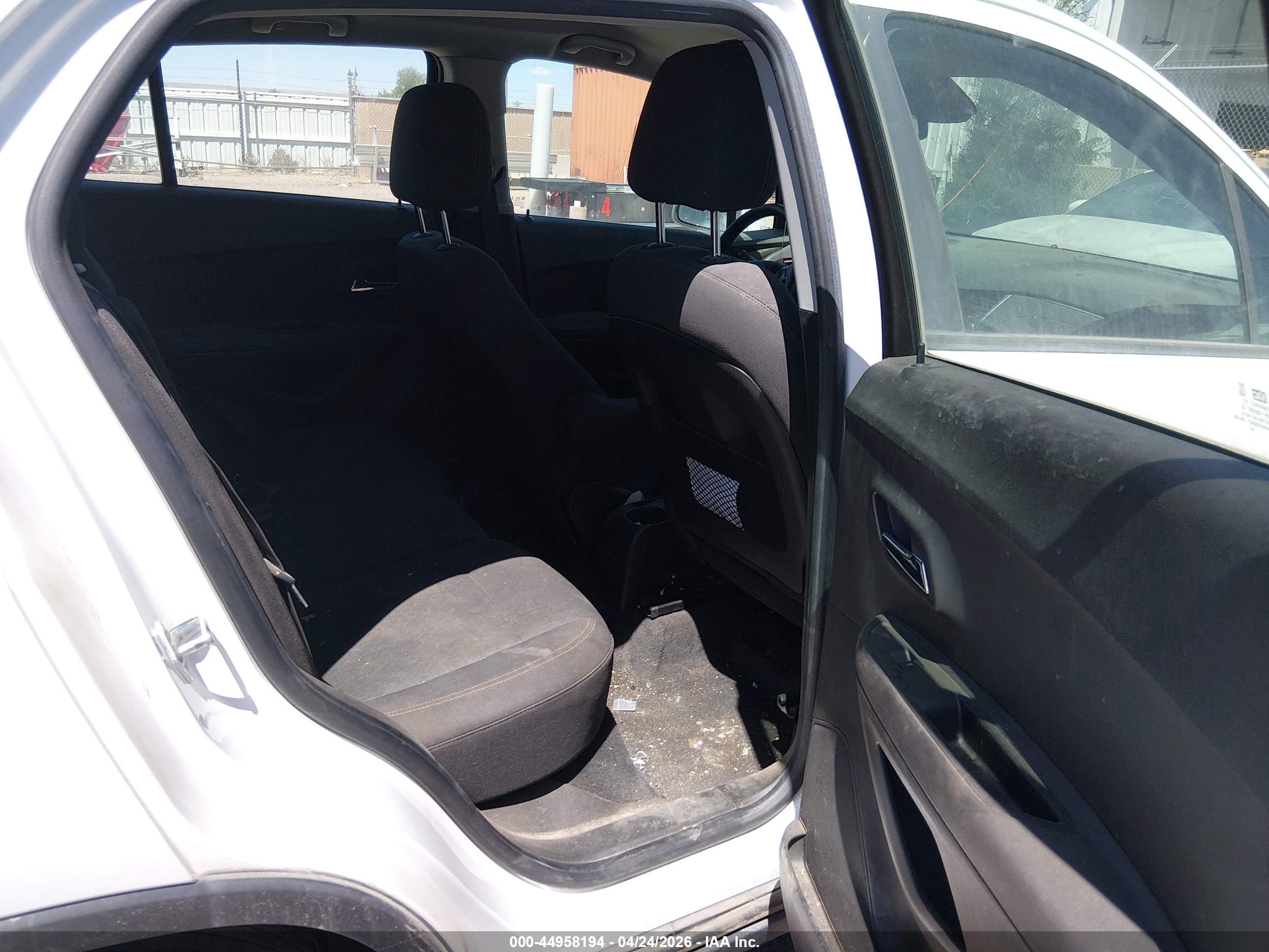 CHEVROLET TRAX image 8