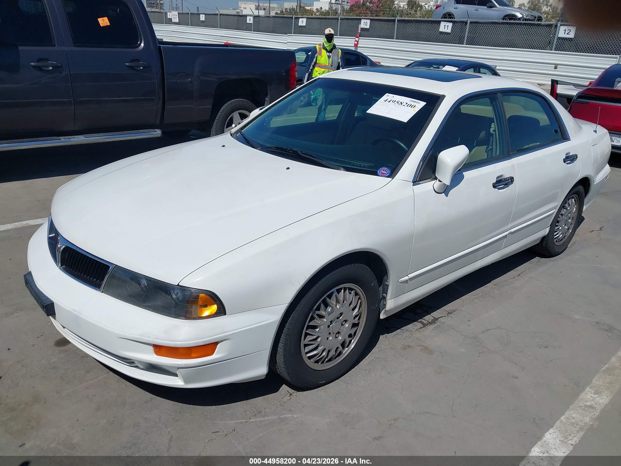 MITSUBISHI DIAMANTE image 2