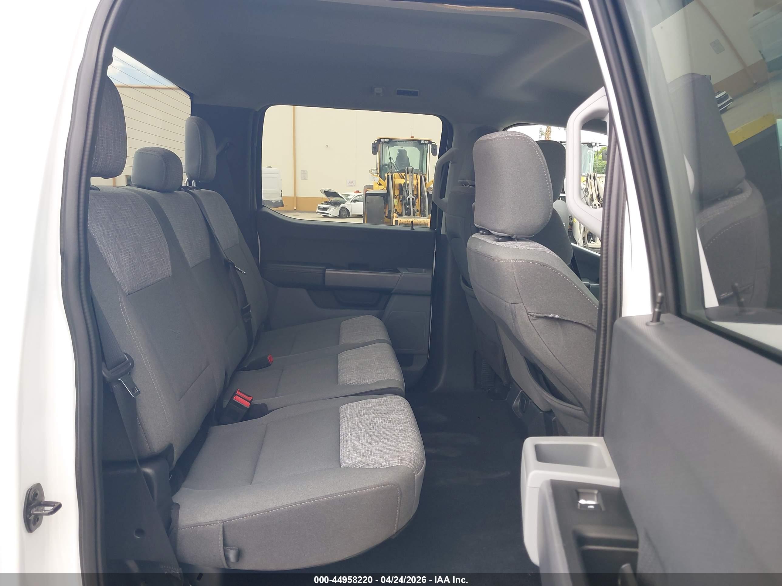 FORD F-150 image 8