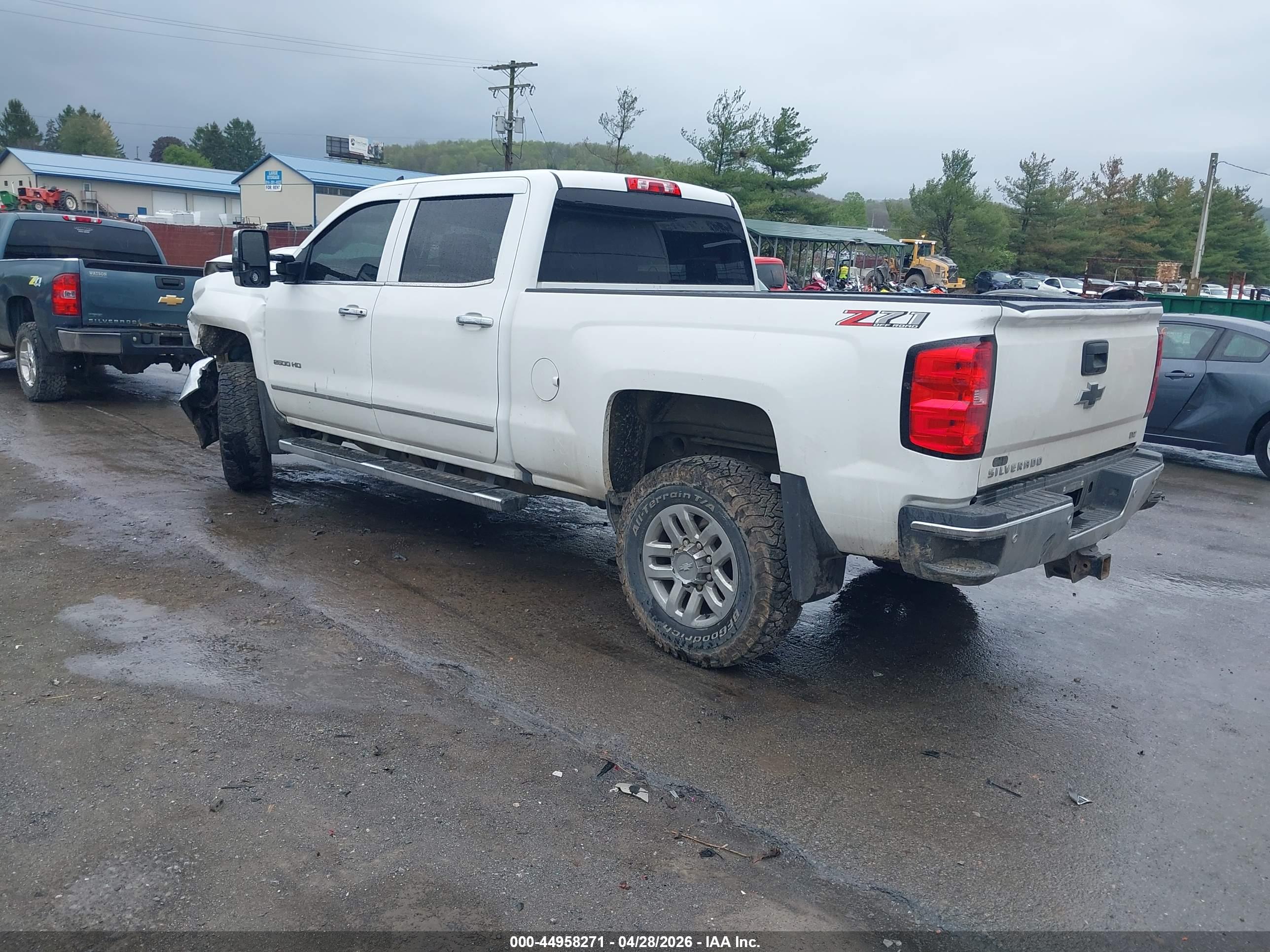 CHEVROLET SILVERADO image 3