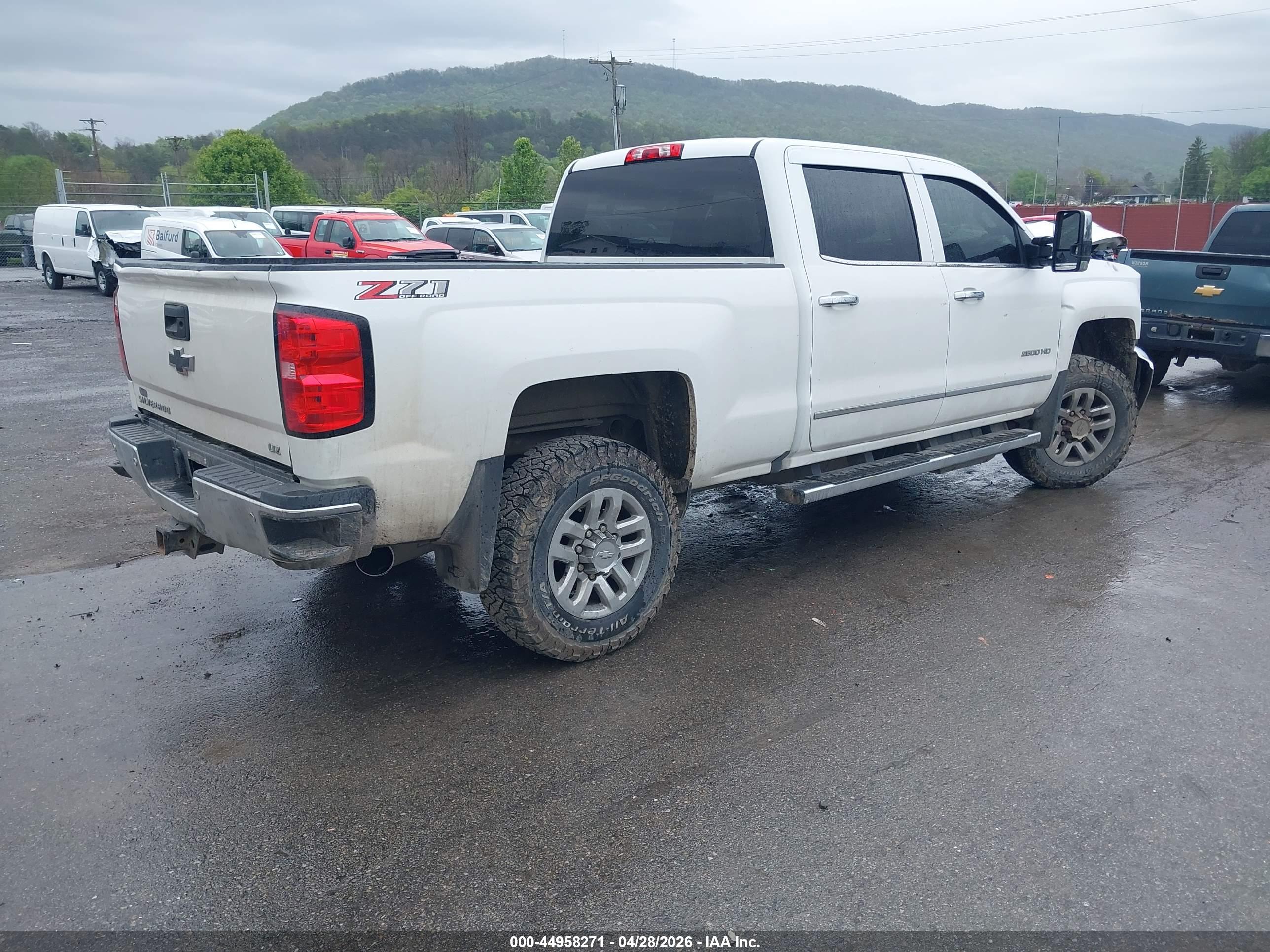 CHEVROLET SILVERADO image 4