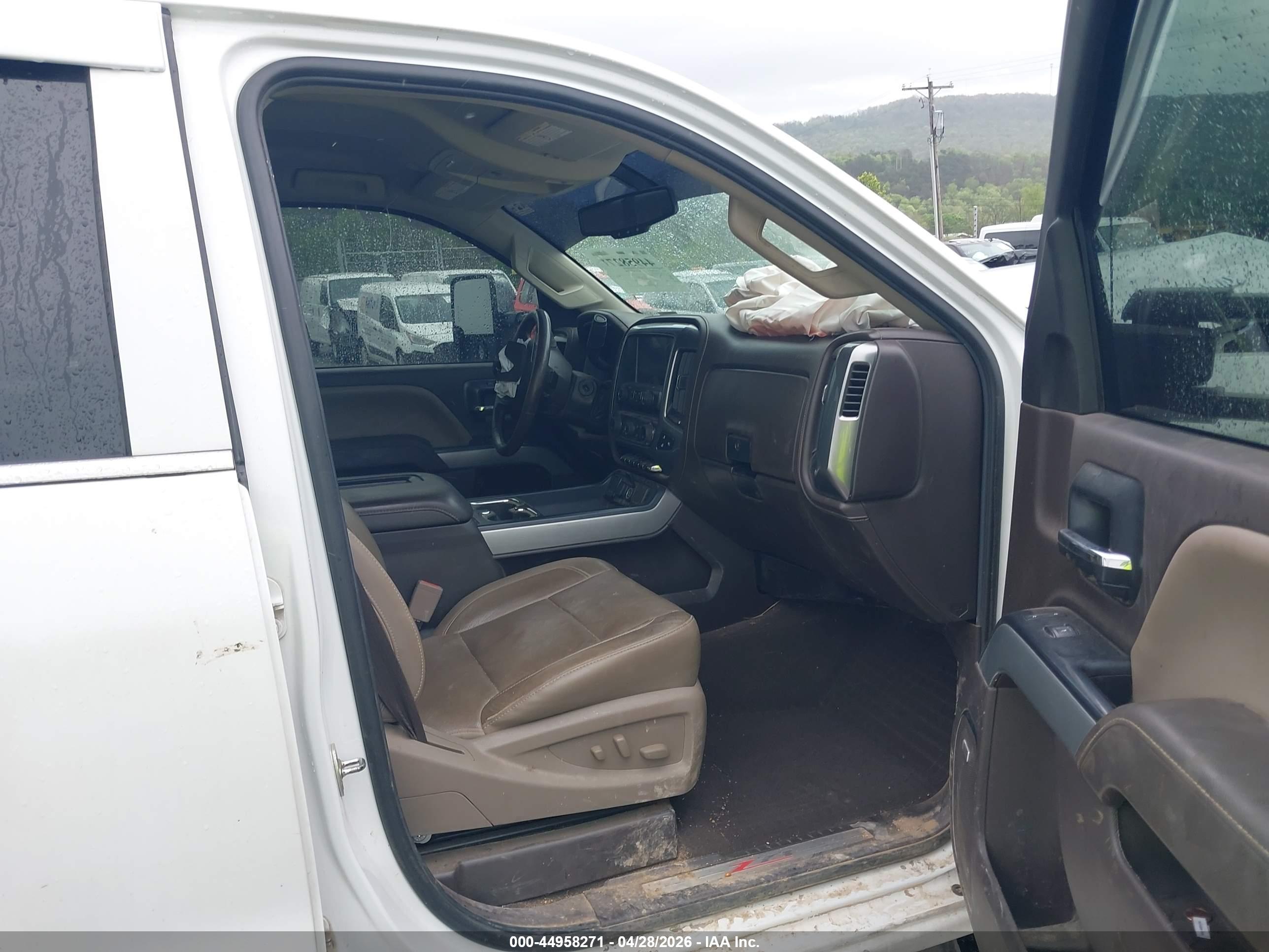 CHEVROLET SILVERADO image 5