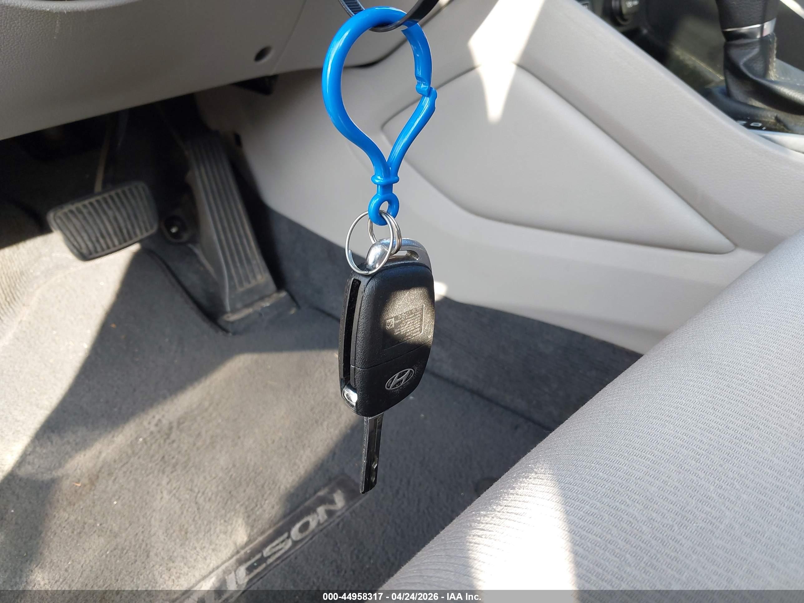HYUNDAI TUCSON image 11
